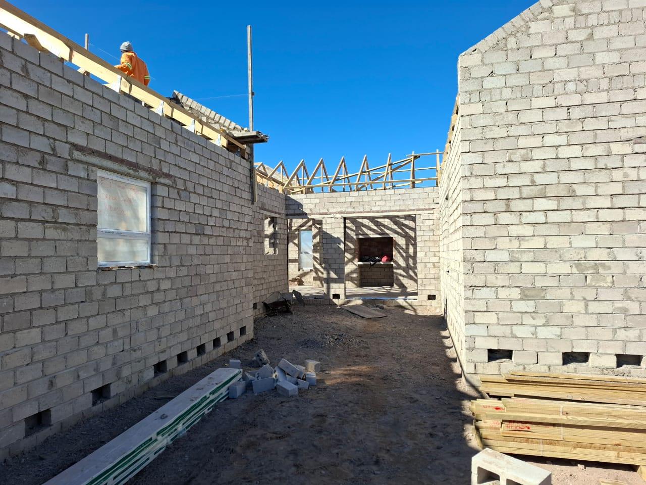Image 2 of 6