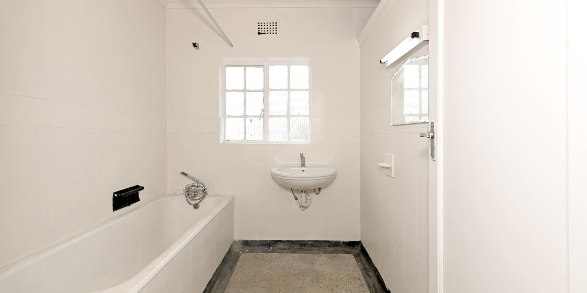 Image 4 of 6