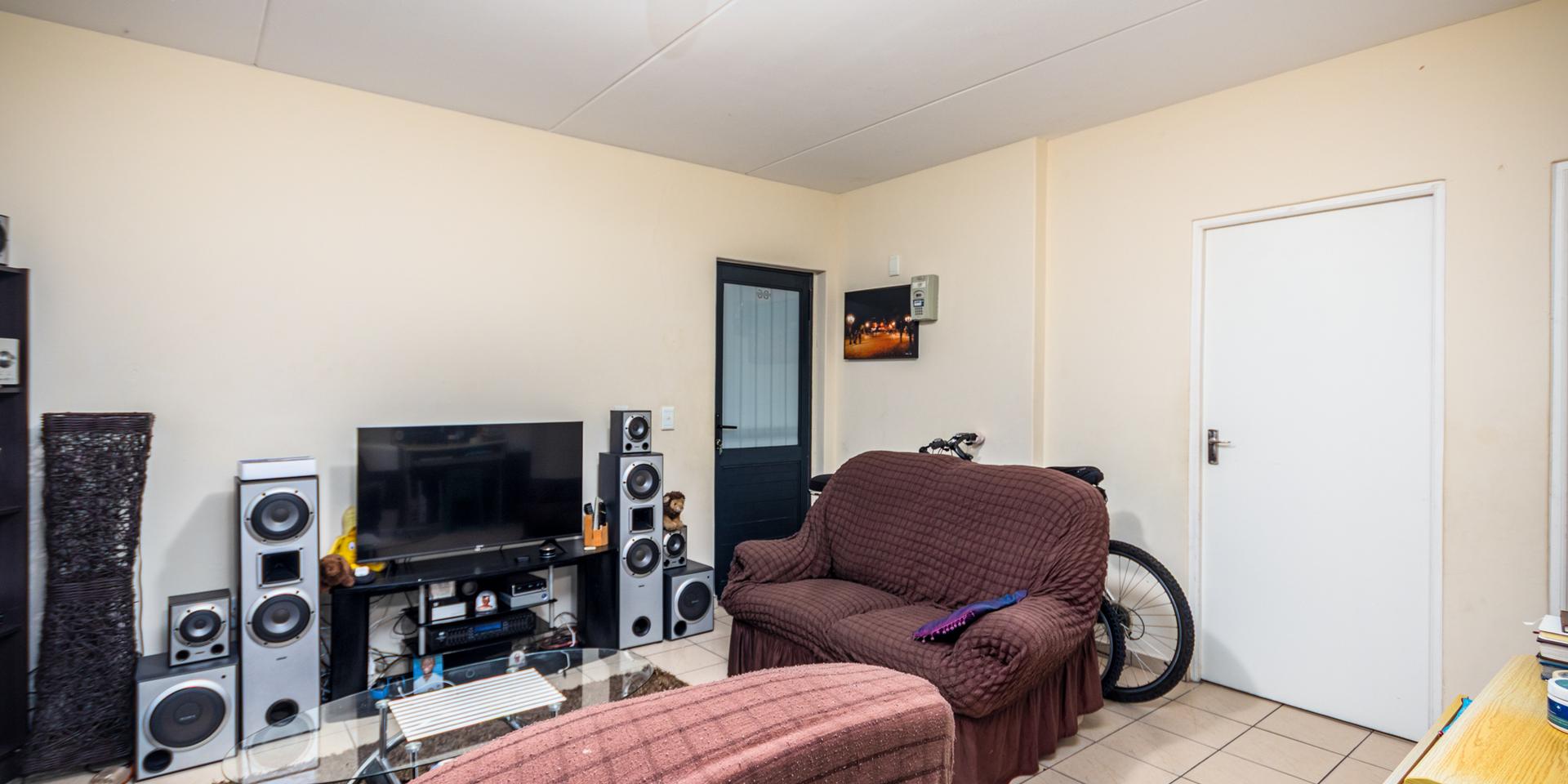 Image 2 of 6