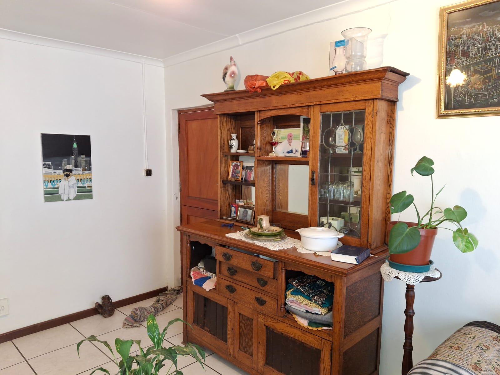 Image 4 of 6