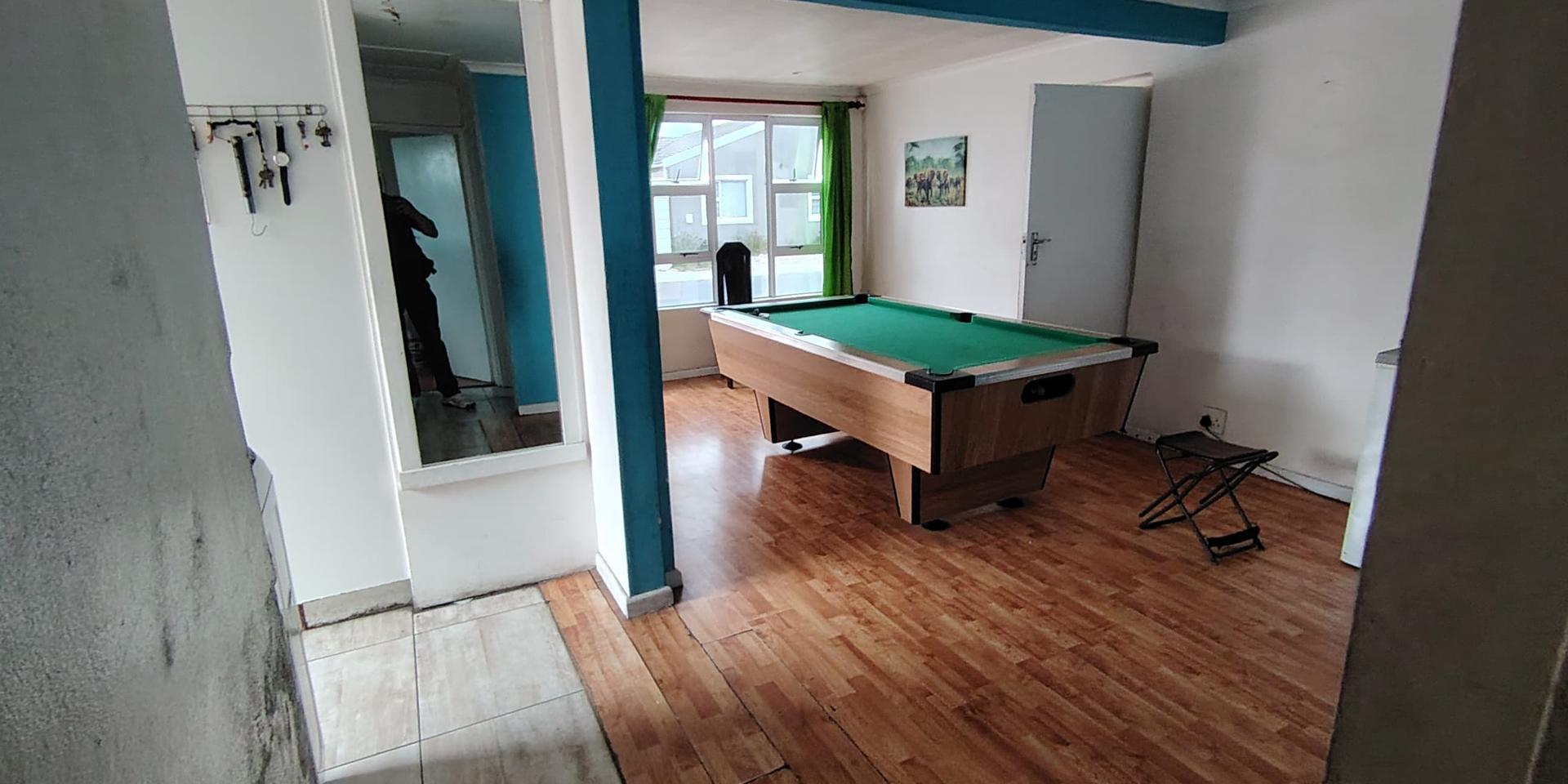 Image 3 of 6