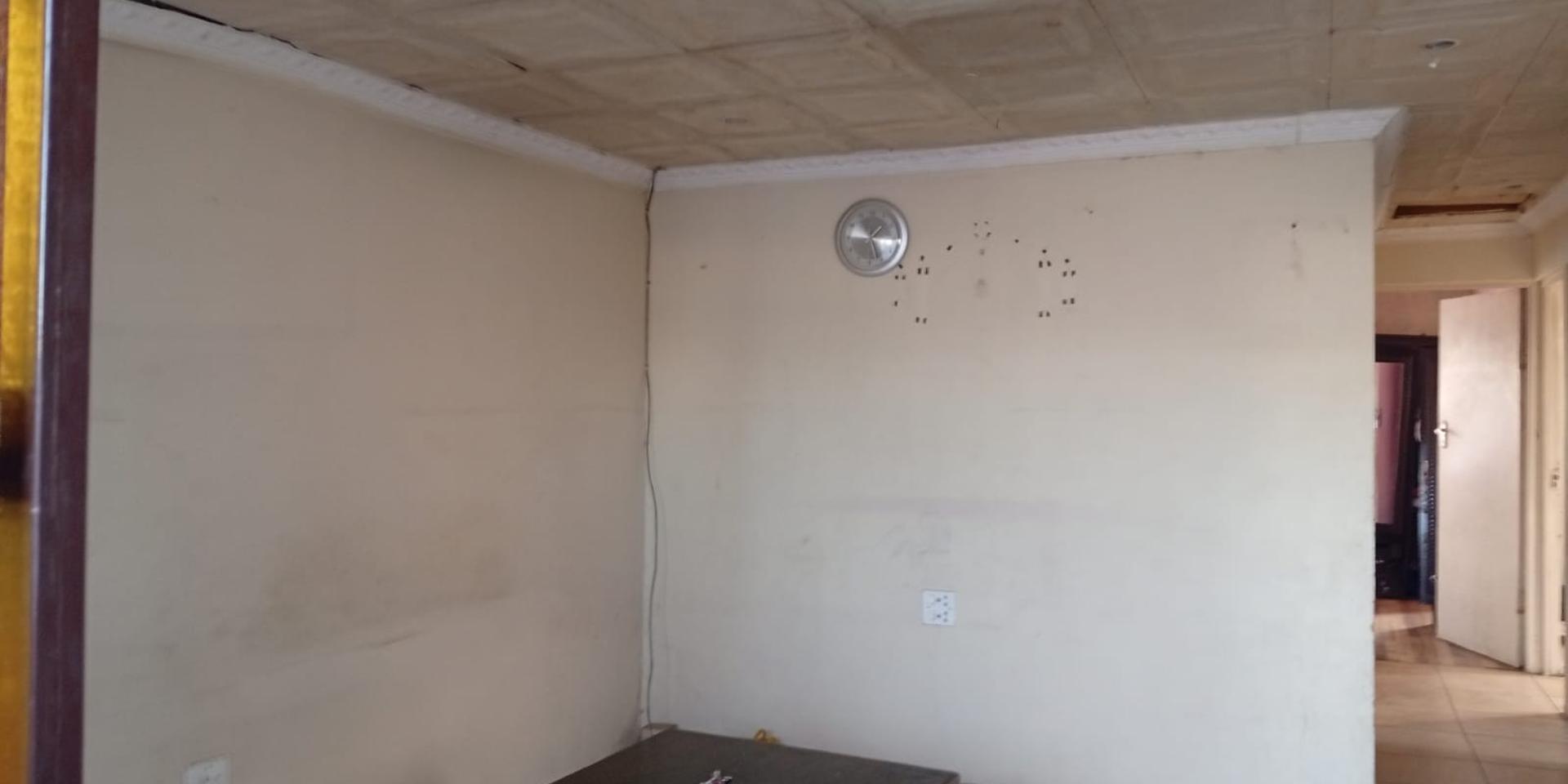 Image 2 of 6