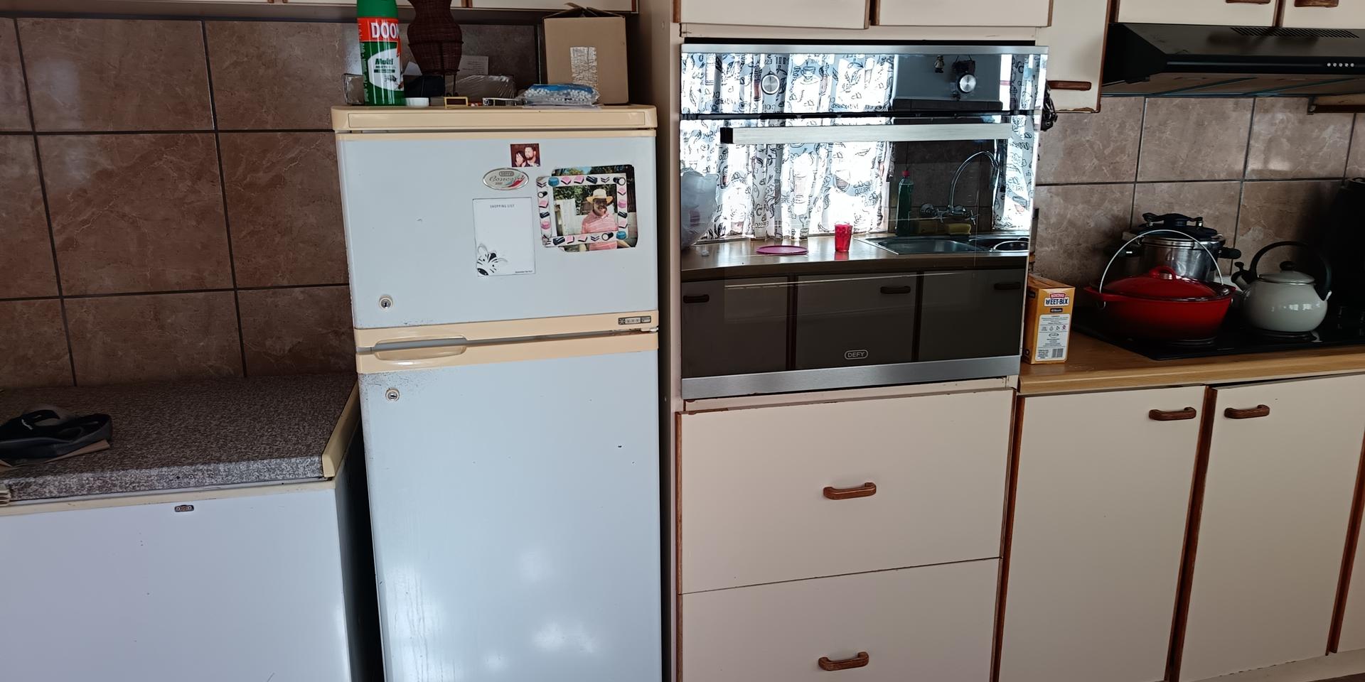 Image 2 of 6