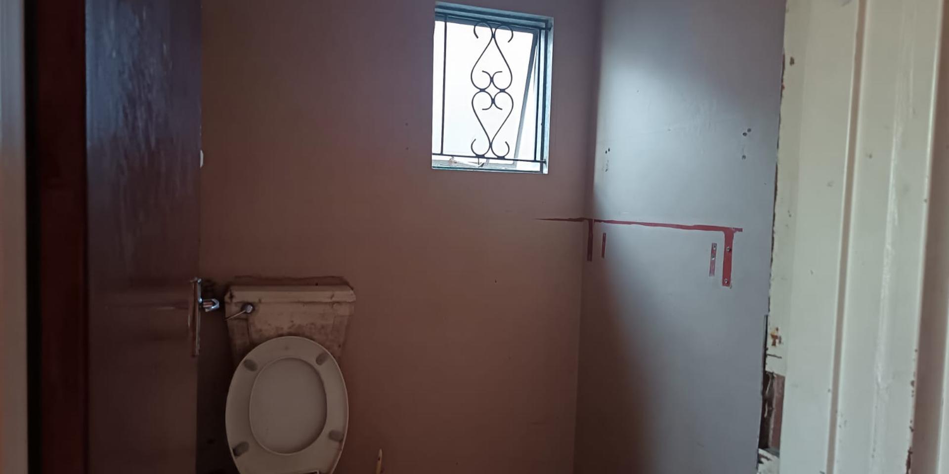 Image 3 of 6