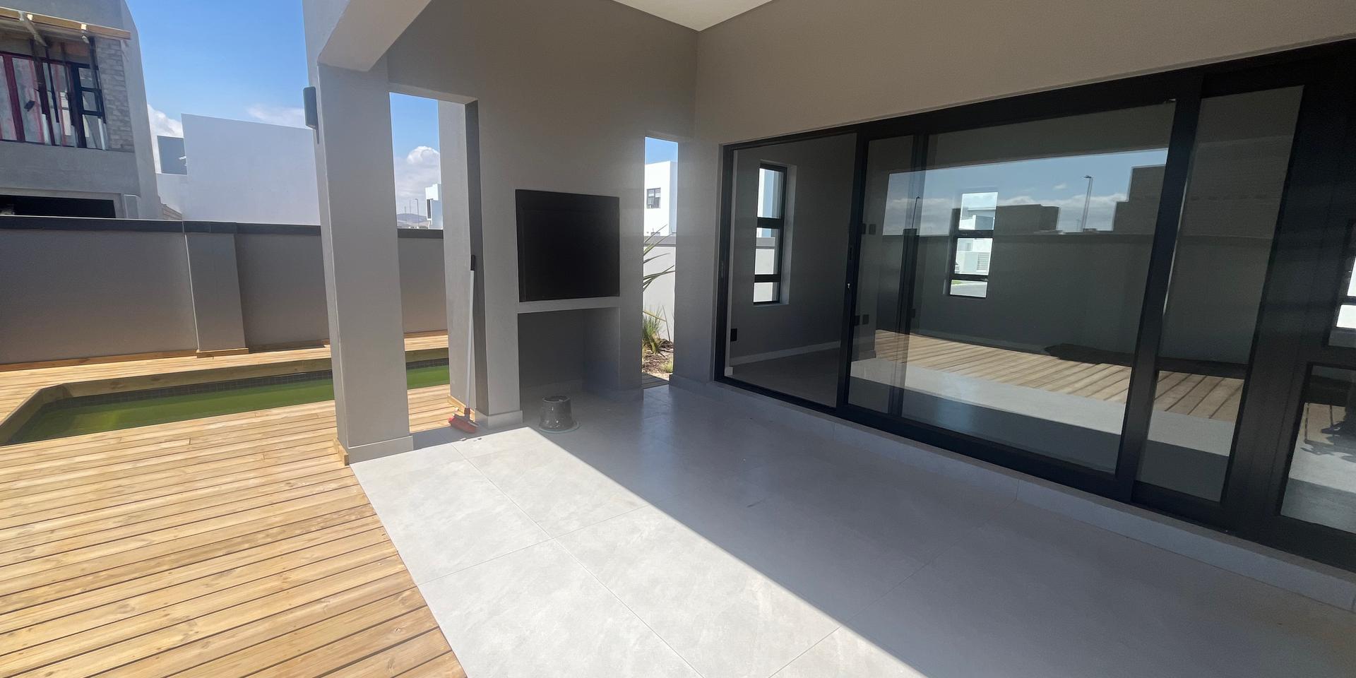 Image 4 of 6