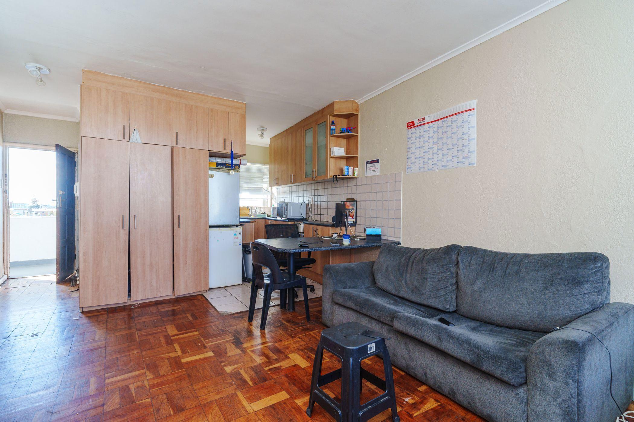 Image 4 of 6