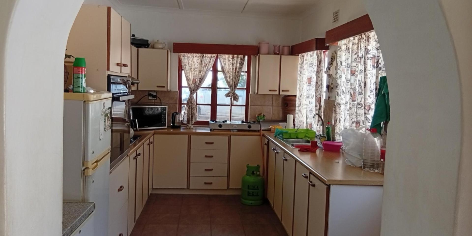Image 4 of 6