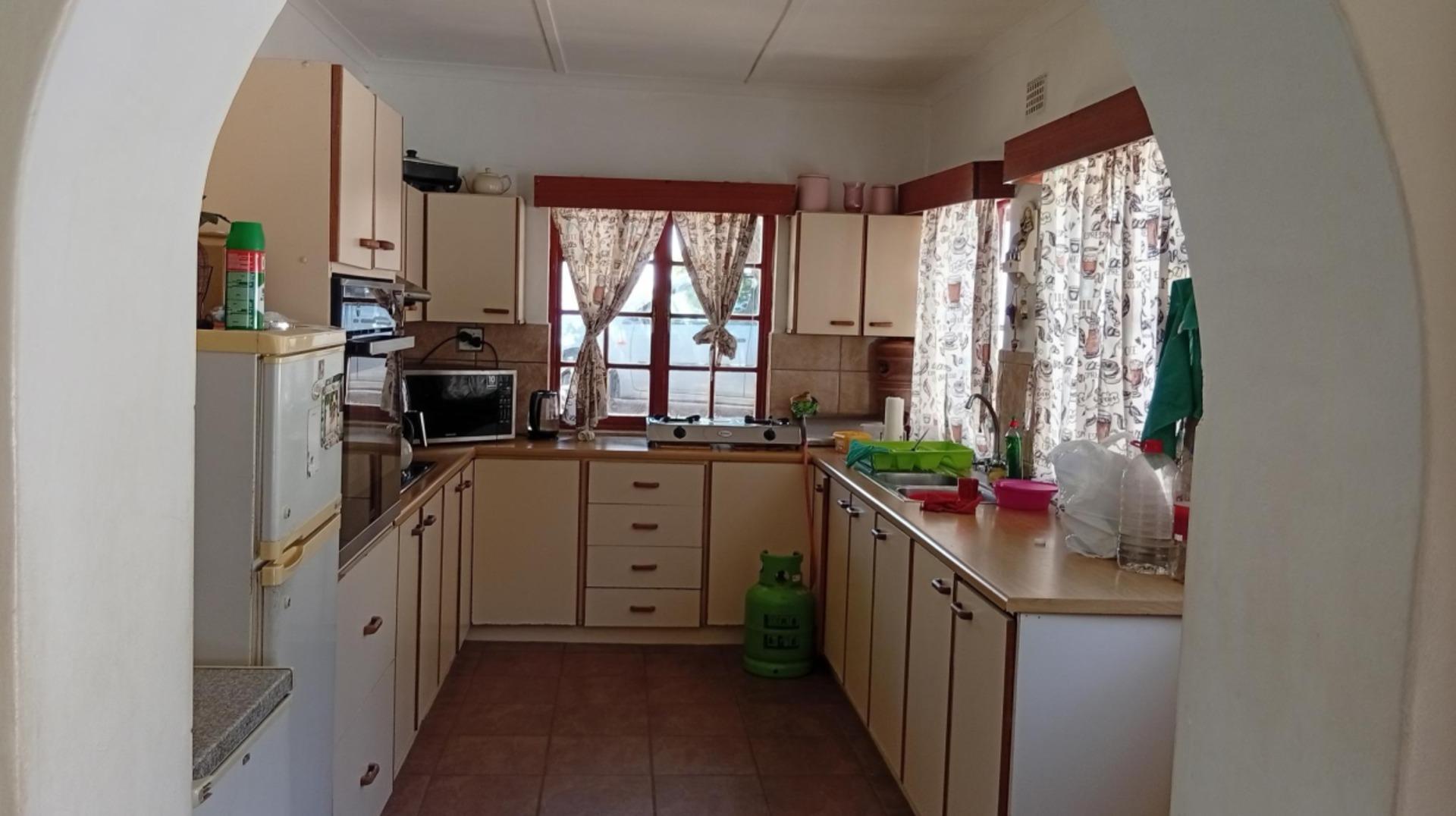 Image 4 of 6