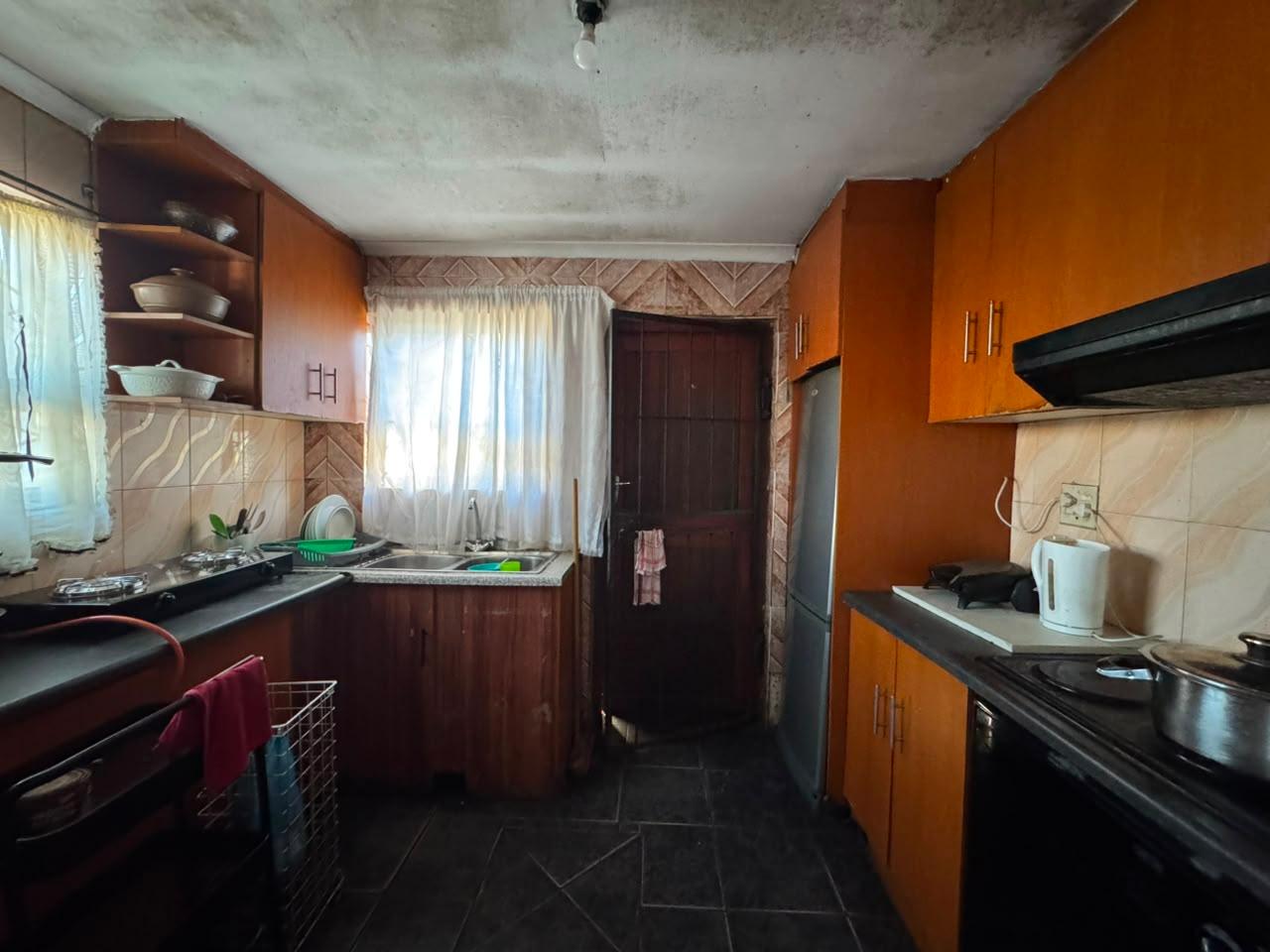 Image 4 of 6