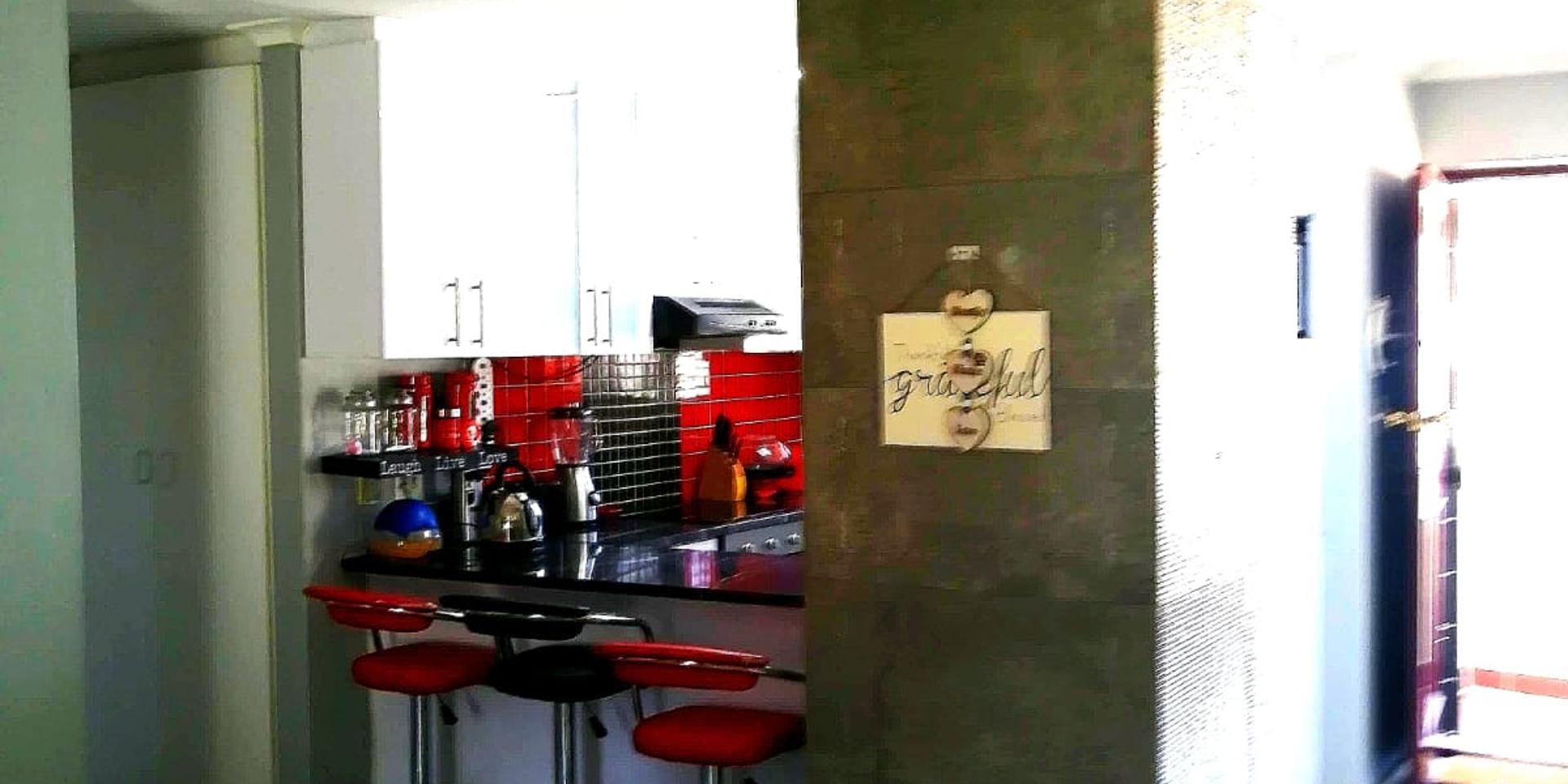 Image 2 of 6