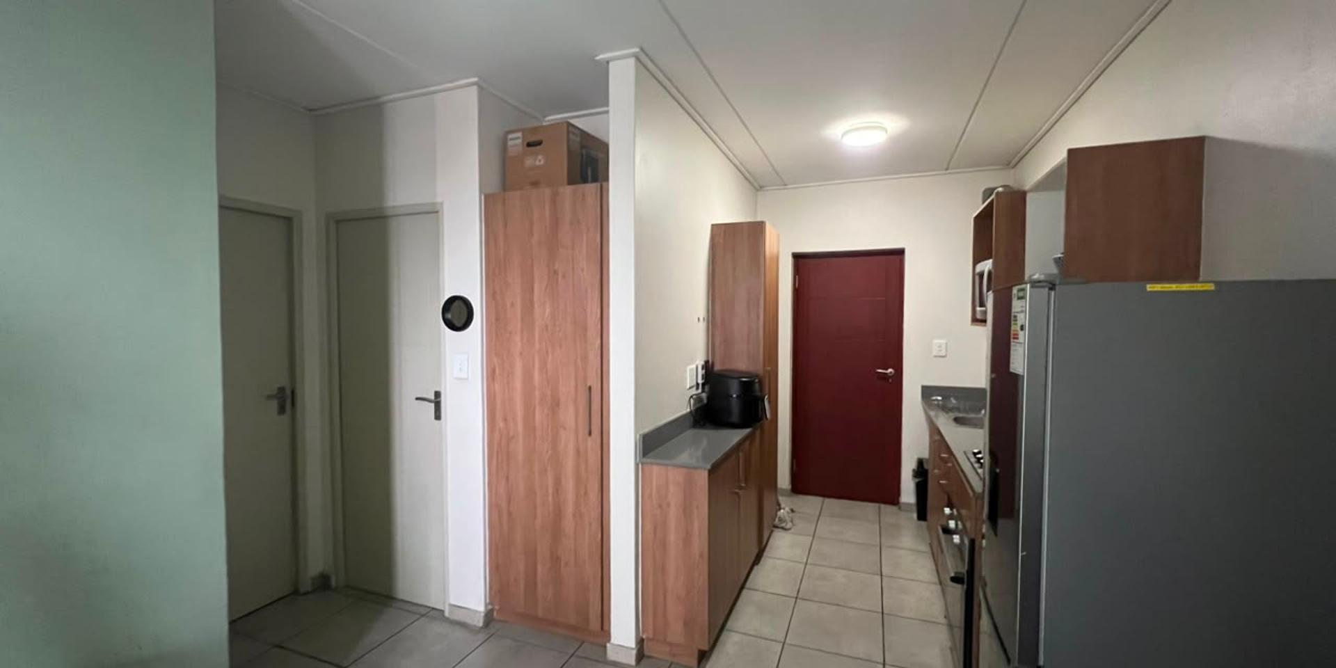 Image 2 of 6