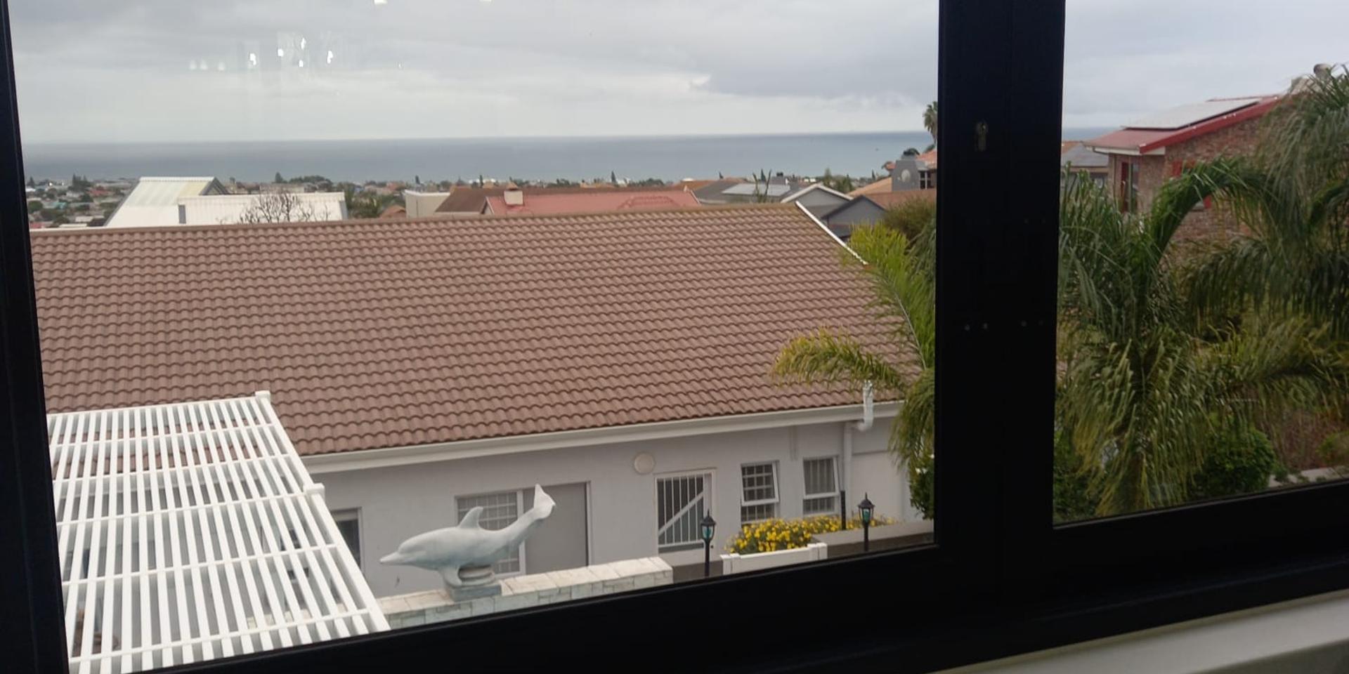 Image 2 of 6