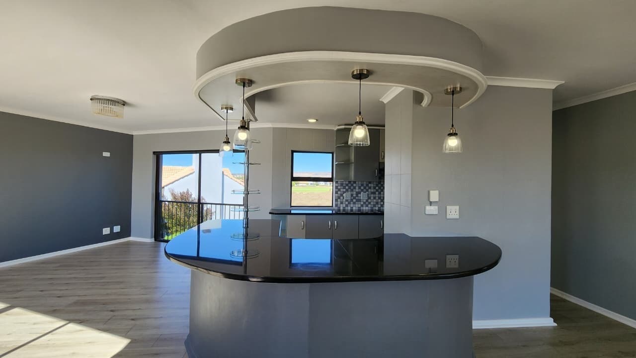 Image 4 of 6