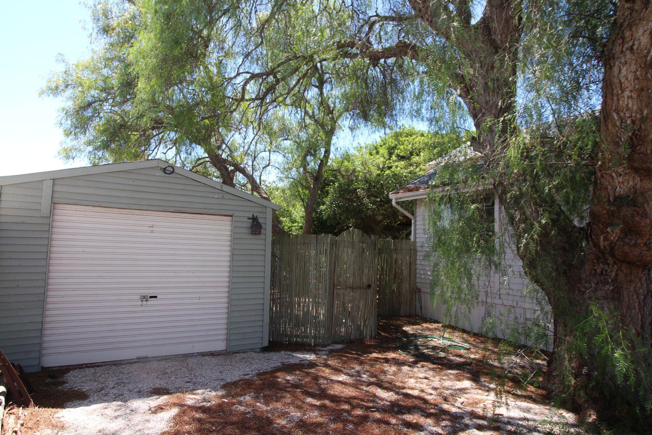 Image 4 of 6