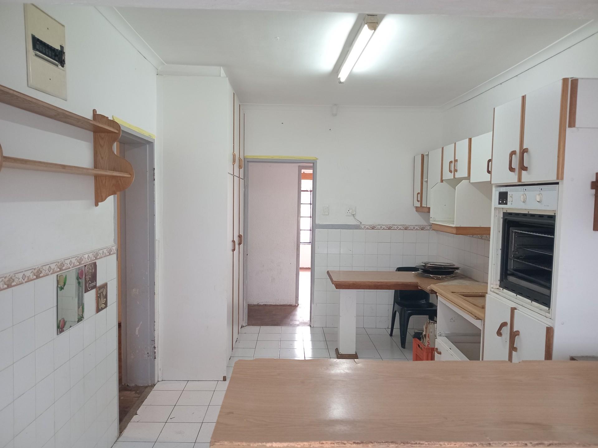 Image 3 of 6