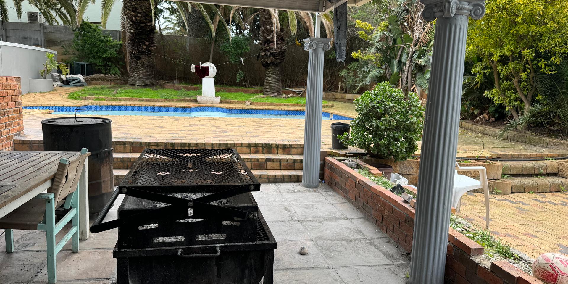 Image 2 of 6