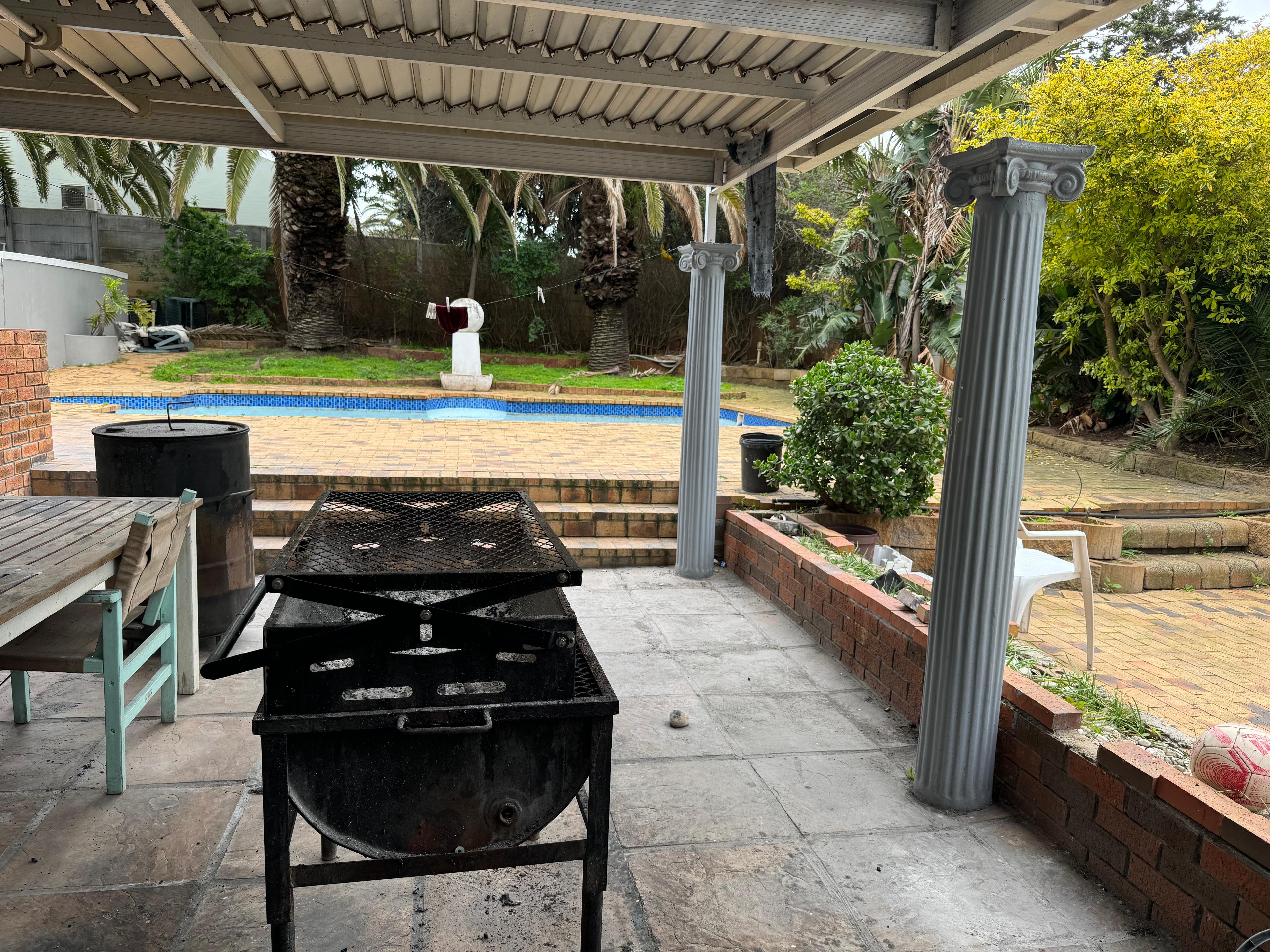 Image 2 of 6