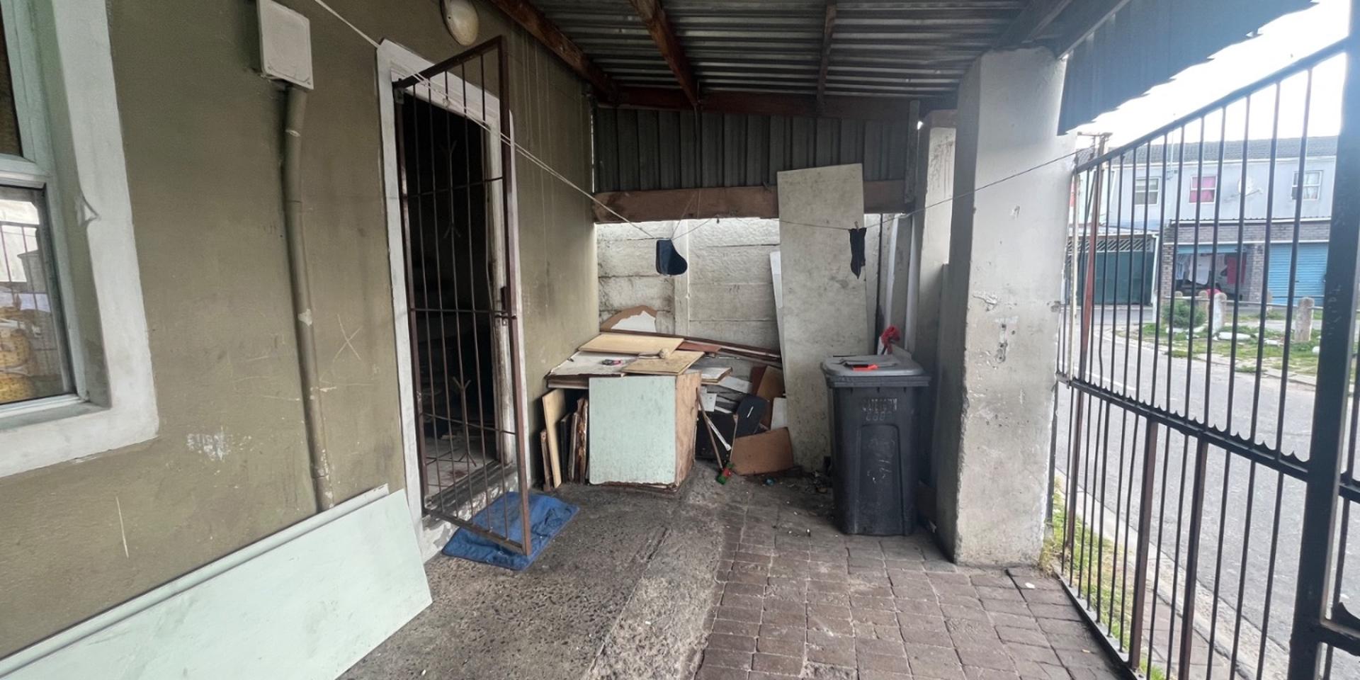 Image 2 of 6
