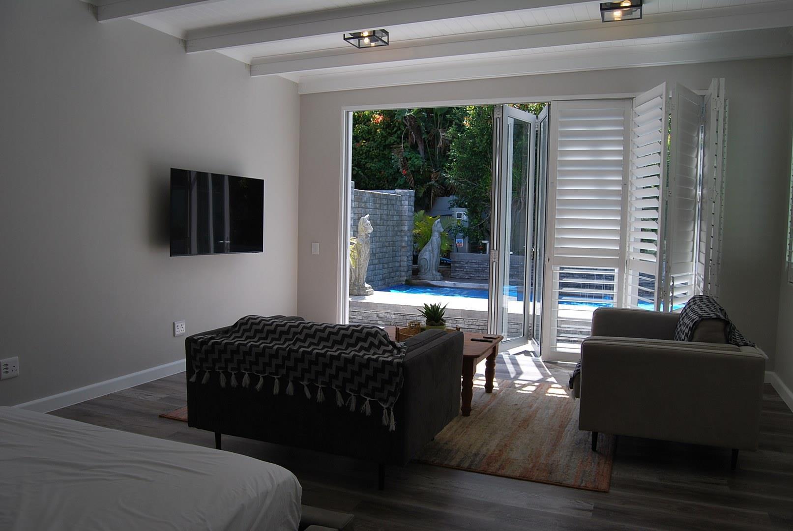 Image 4 of 6