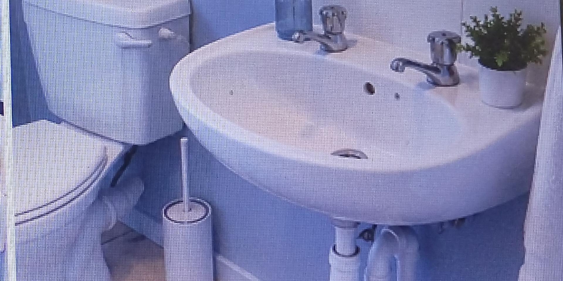 Image 4 of 6