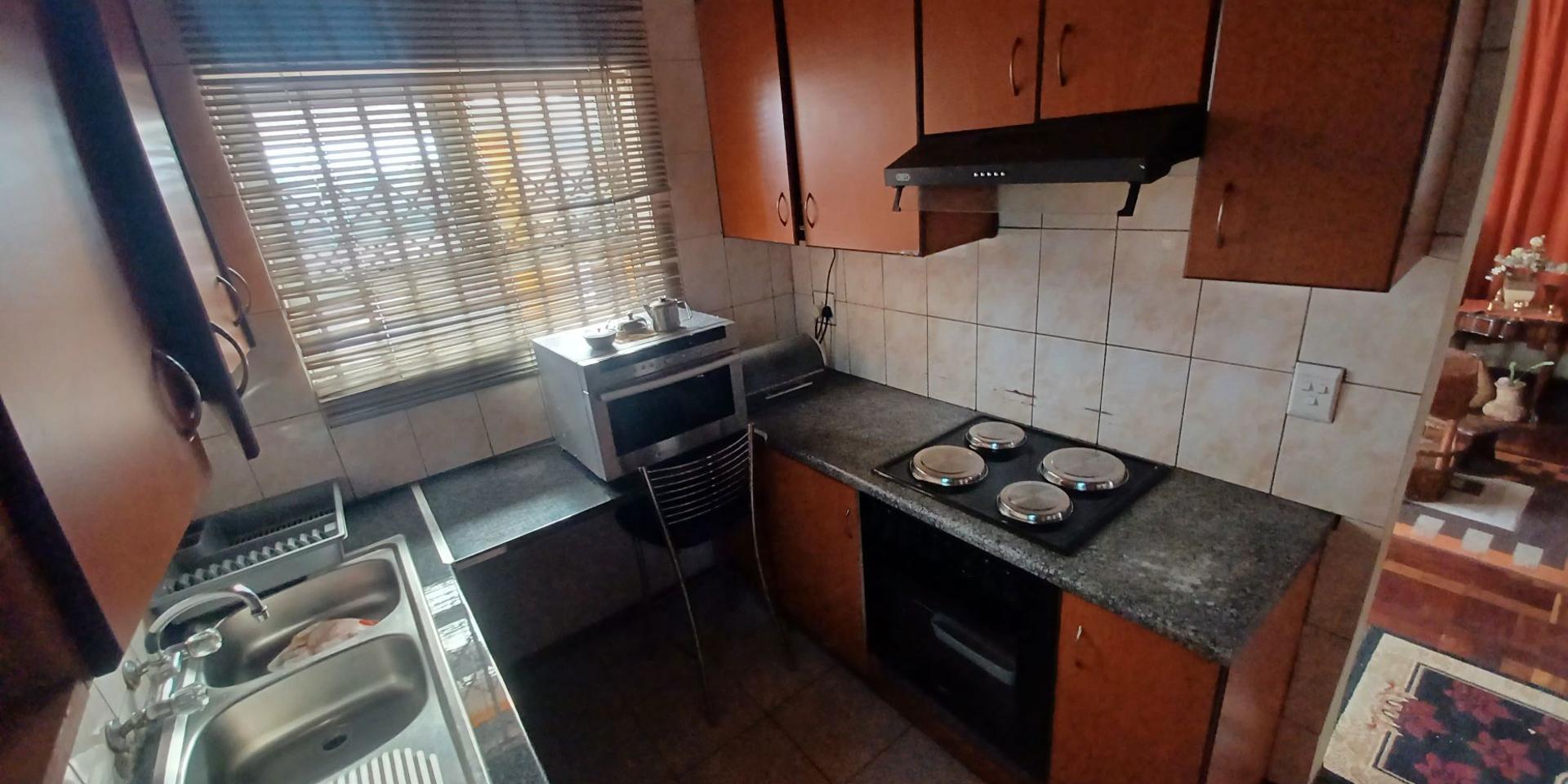 Image 4 of 6