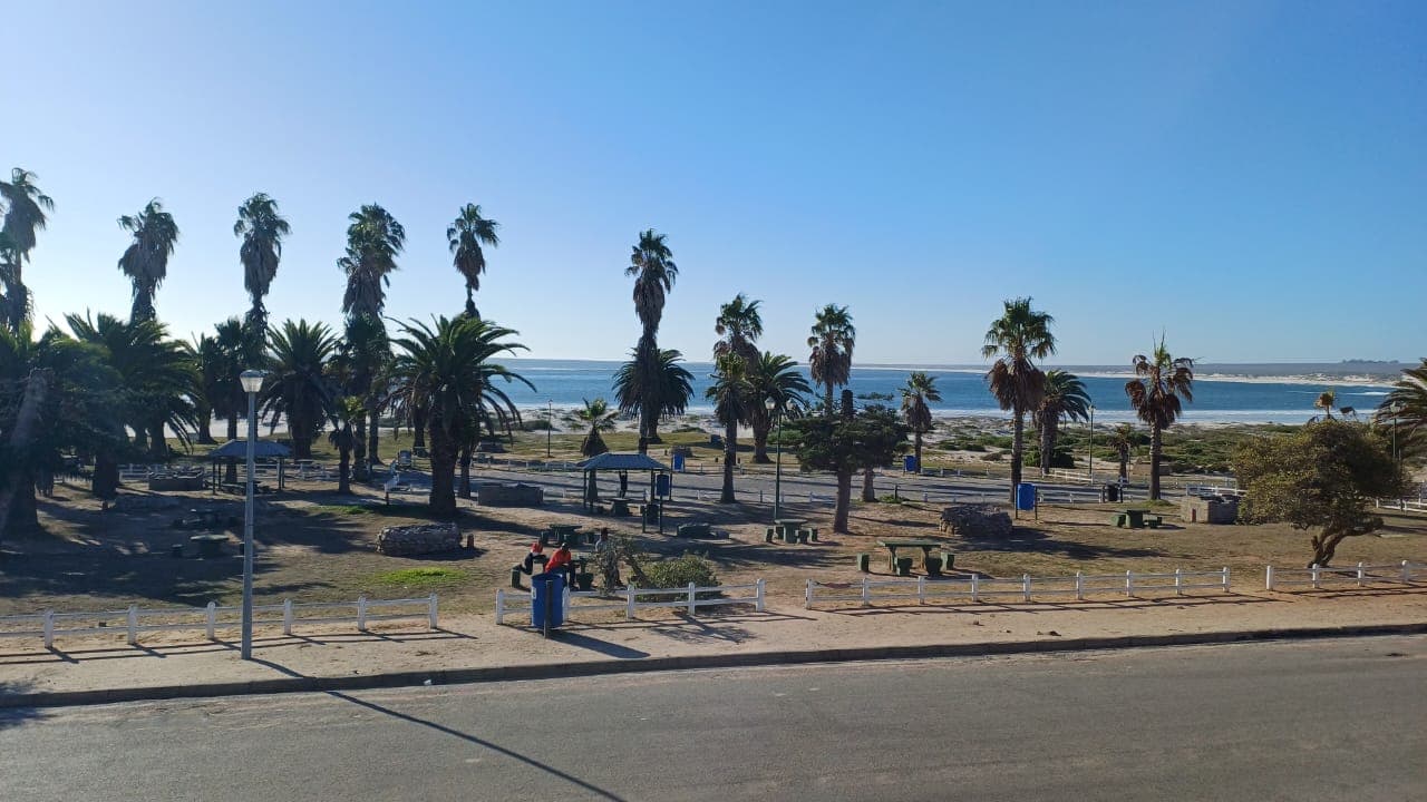 Image 2 of 6