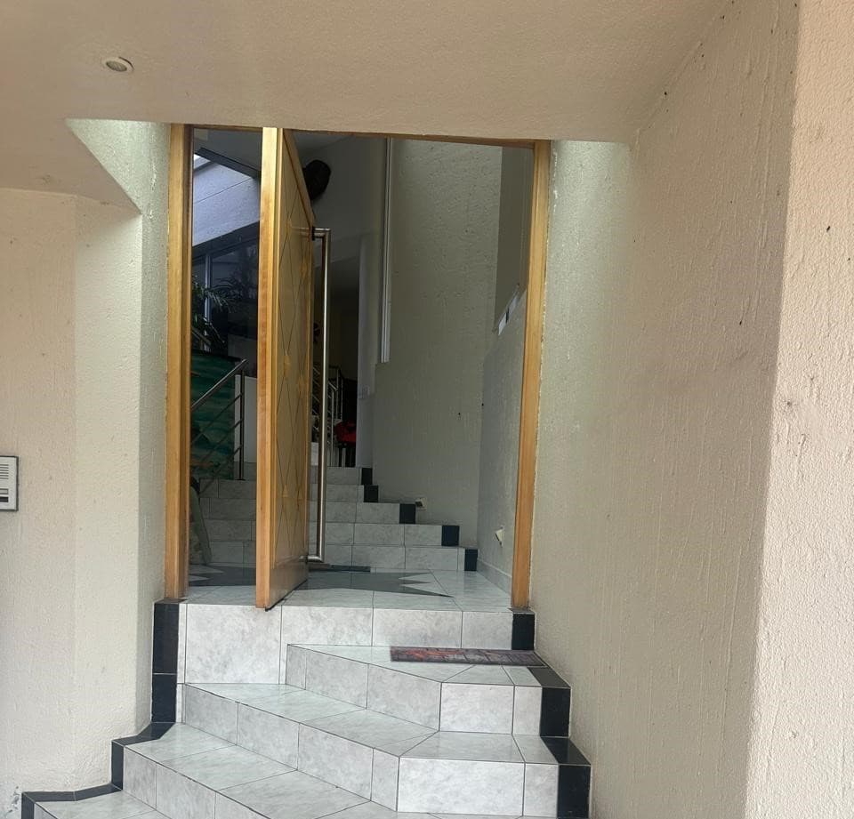Image 2 of 6