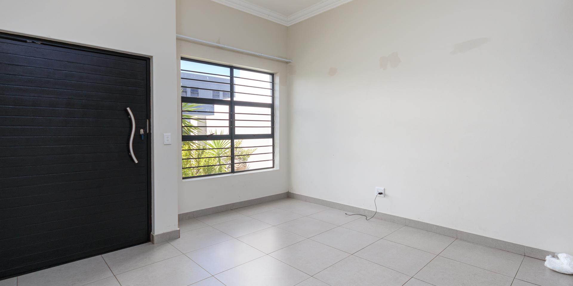 Image 4 of 6