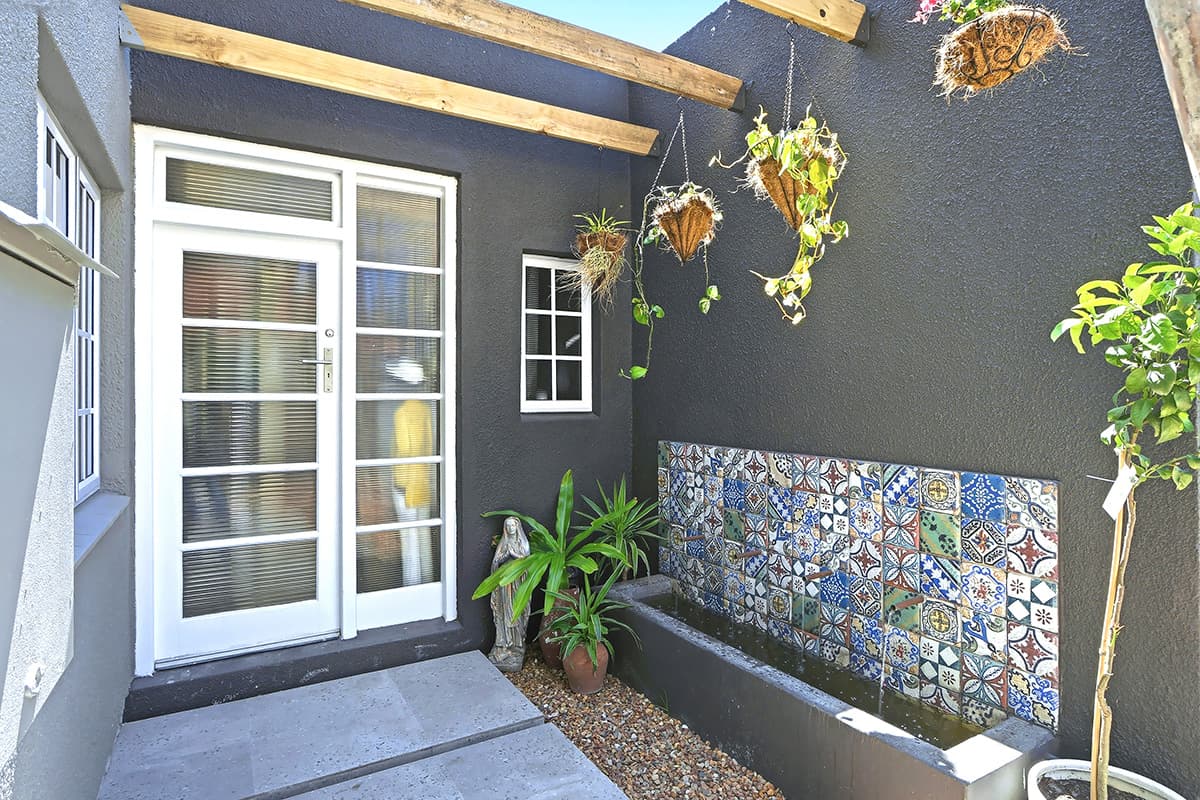 Image 2 of 6