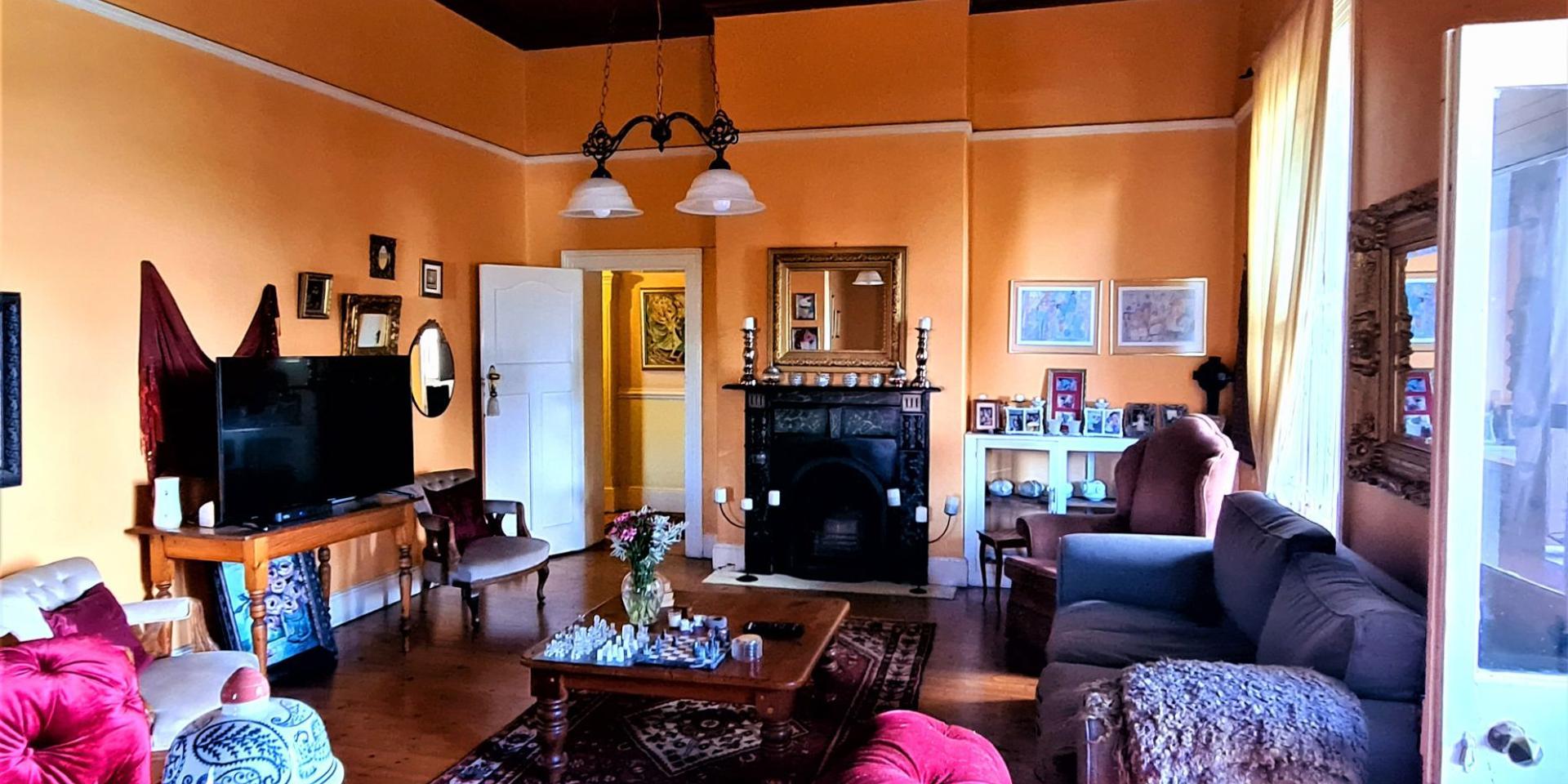 Image 4 of 6