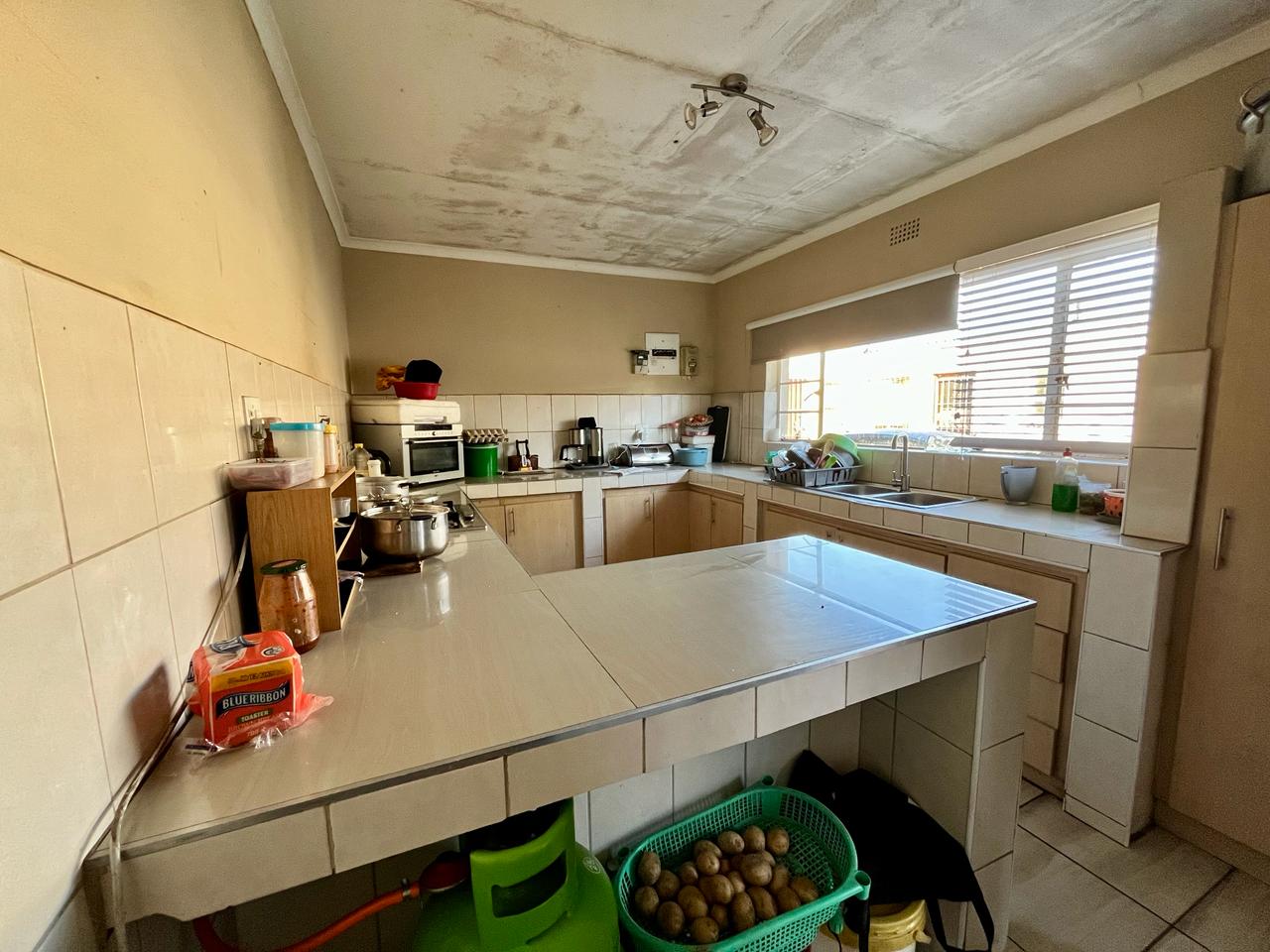 Image 4 of 6