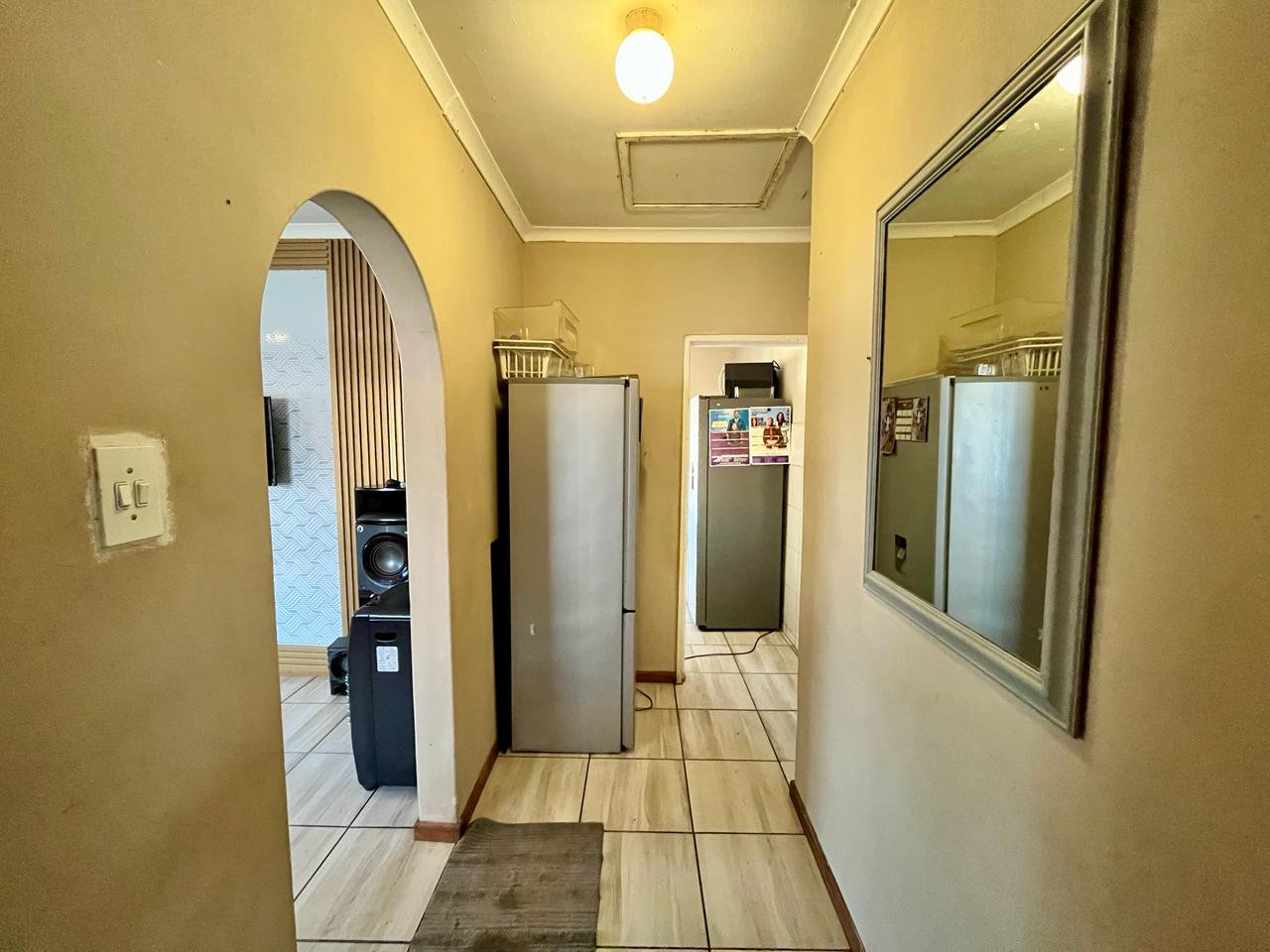 Image 4 of 6