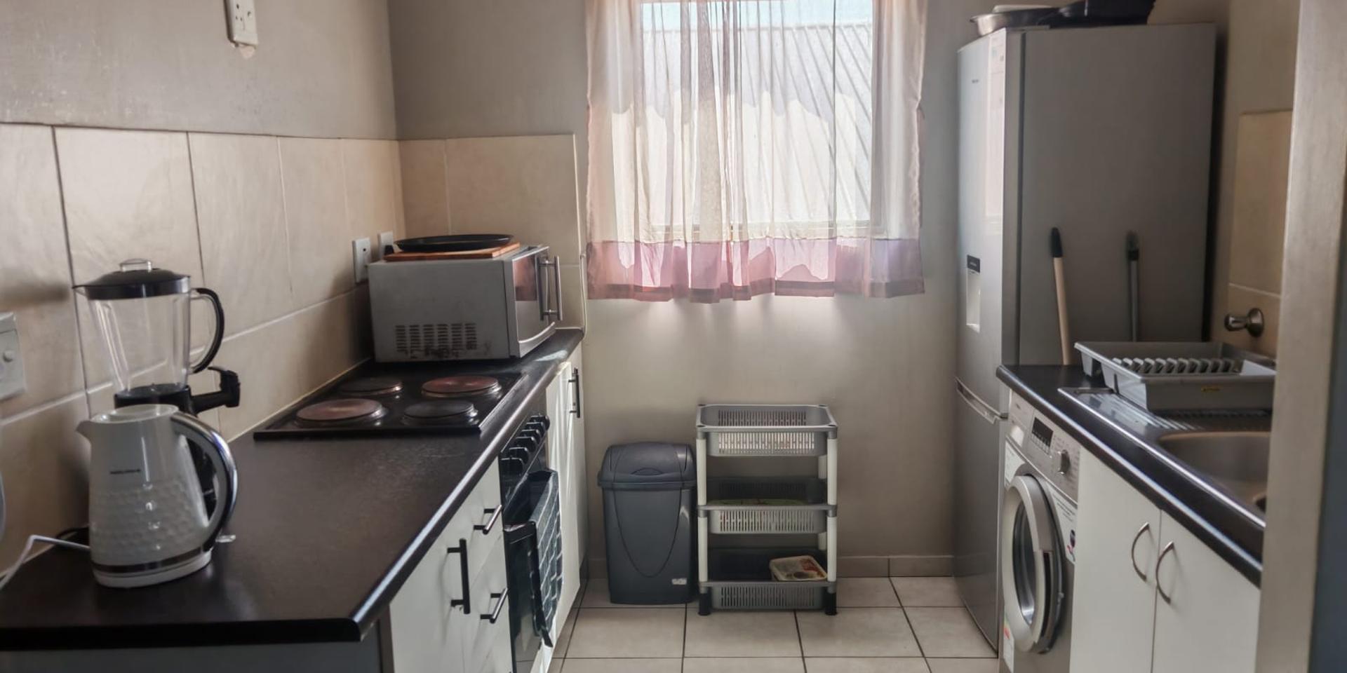 Image 4 of 6