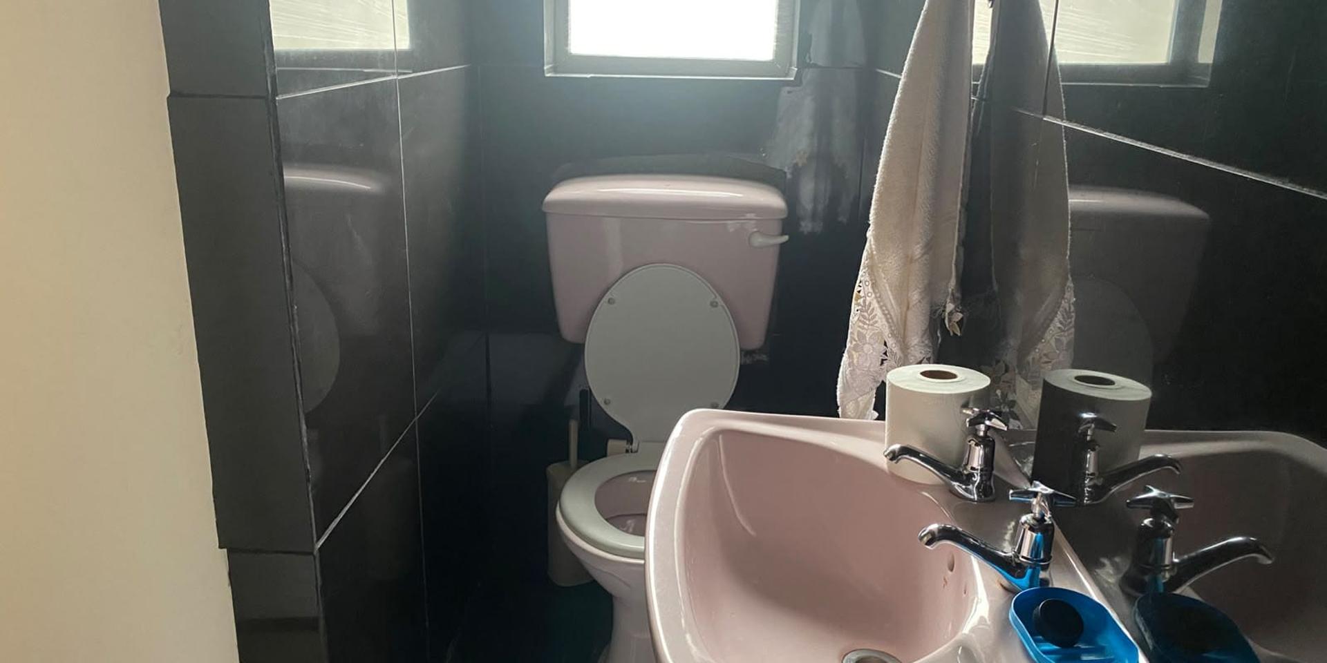 Image 2 of 6