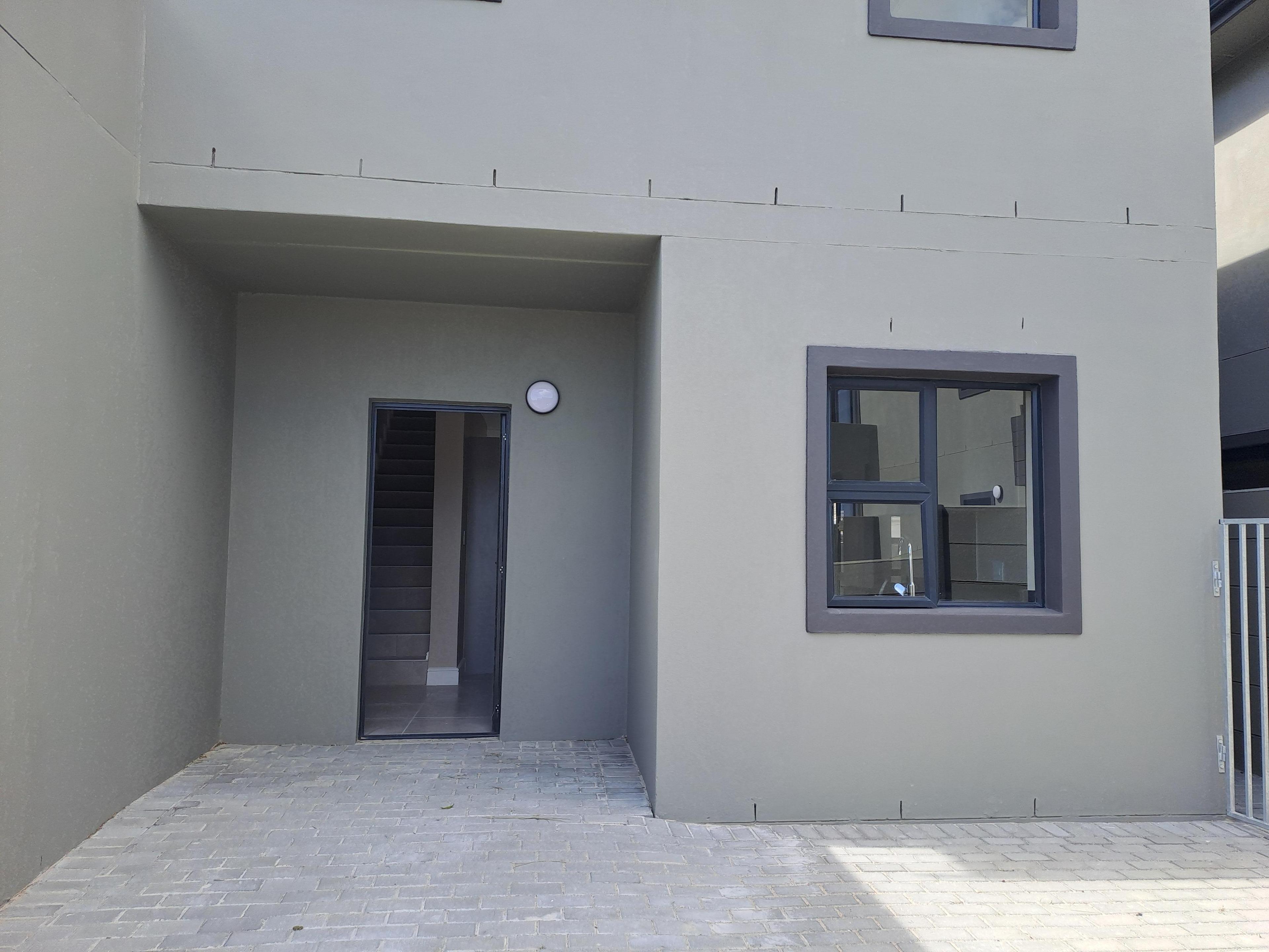 Image 2 of 6