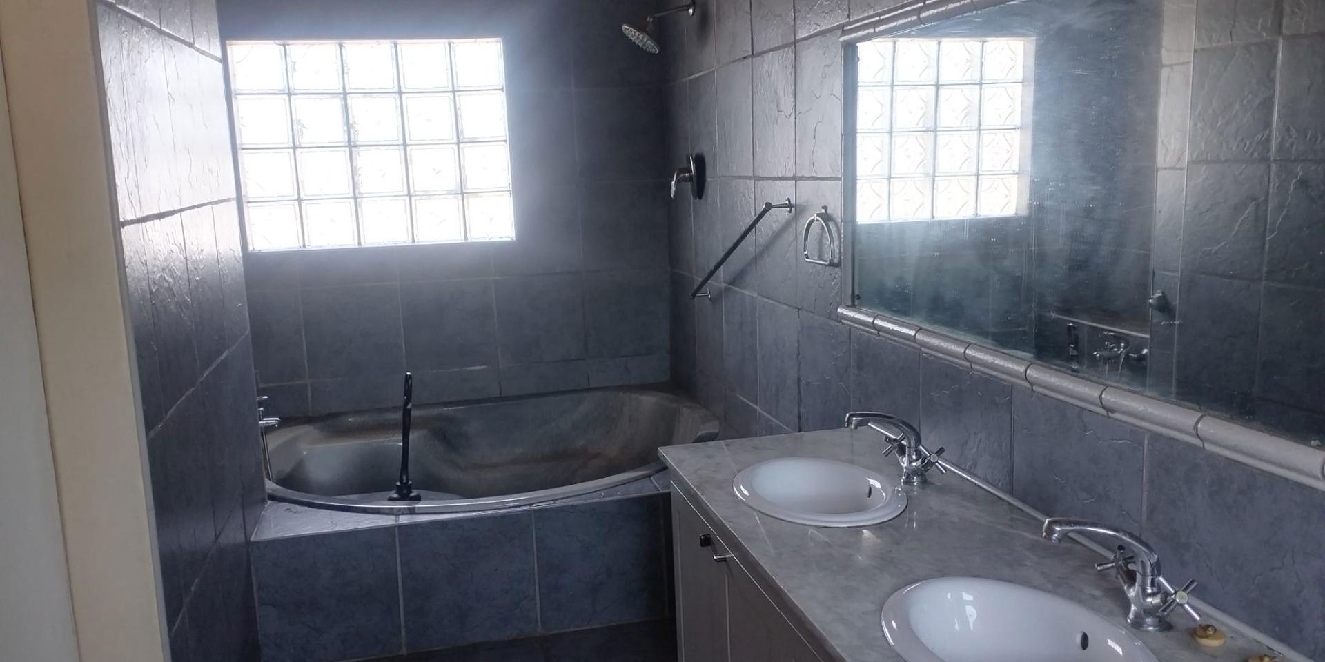 Image 4 of 6