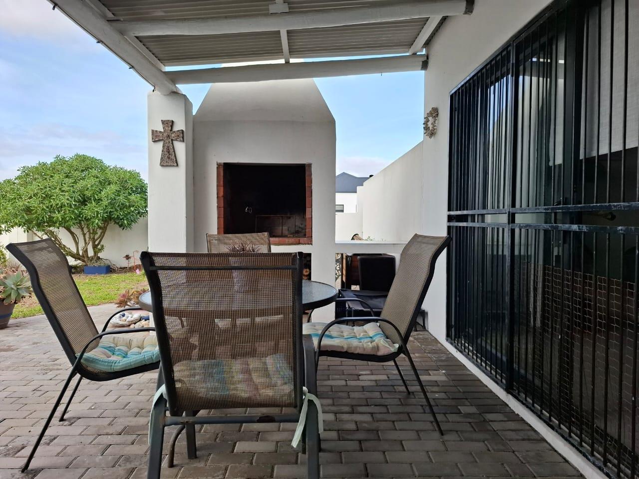 Image 4 of 6