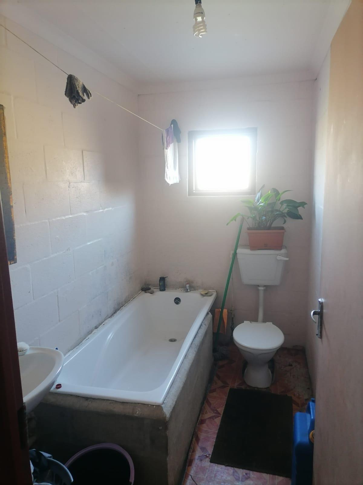 Image 2 of 6
