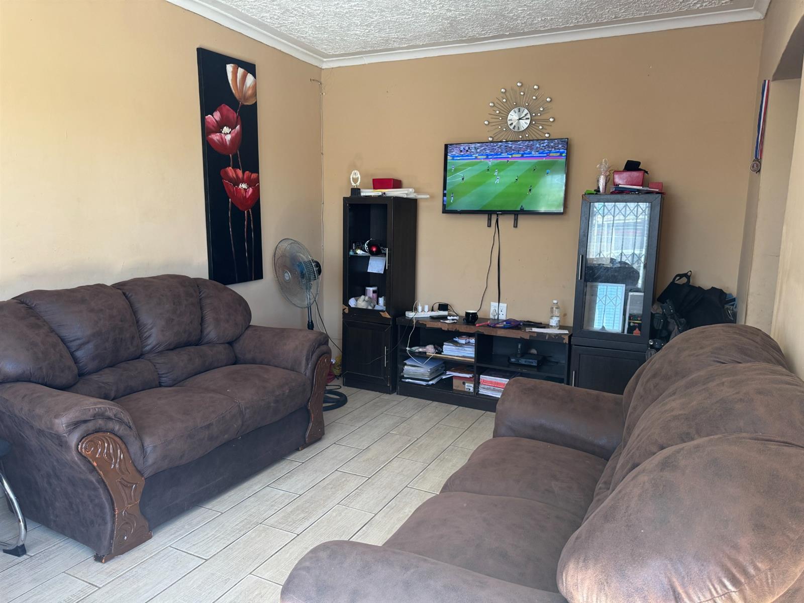 Image 2 of 6