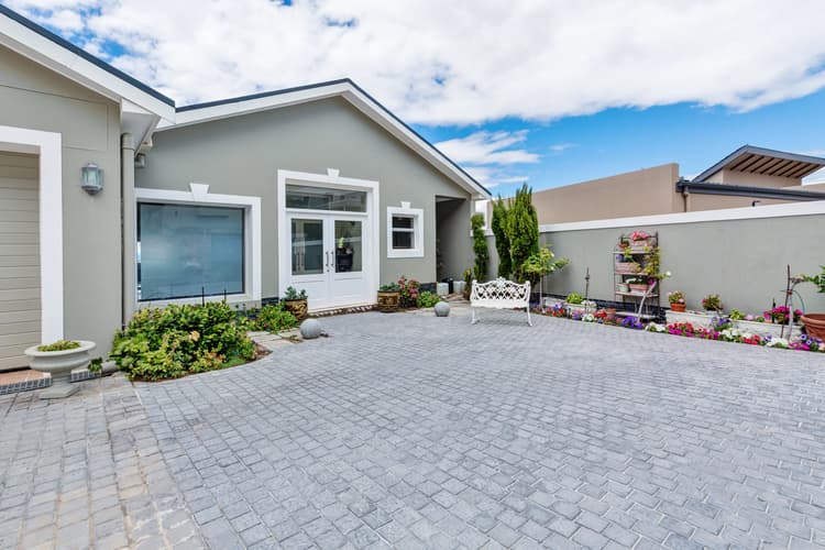 Main property image