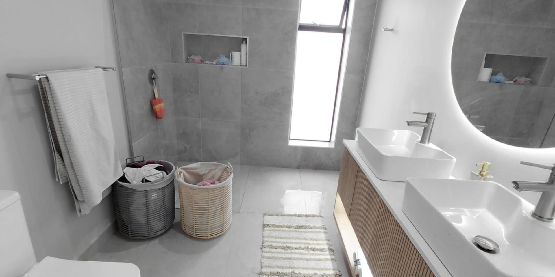 Image 4 of 6