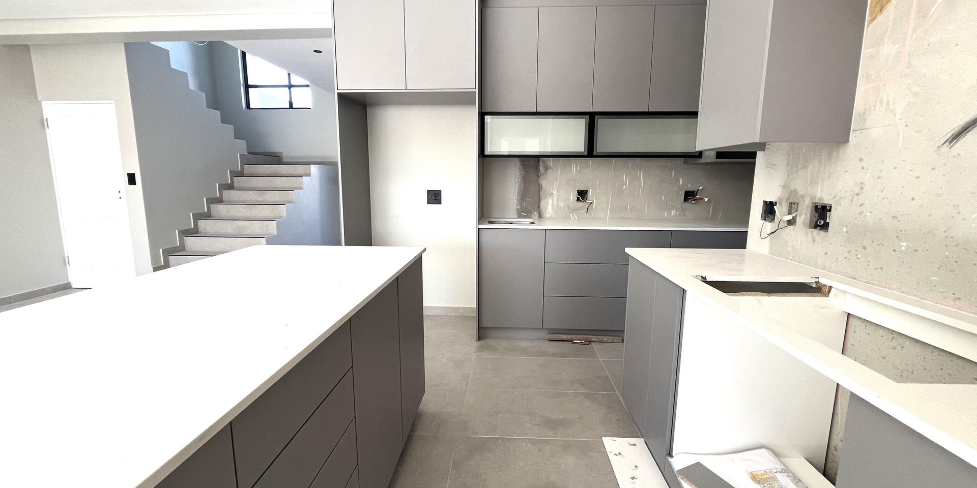 Image 4 of 6