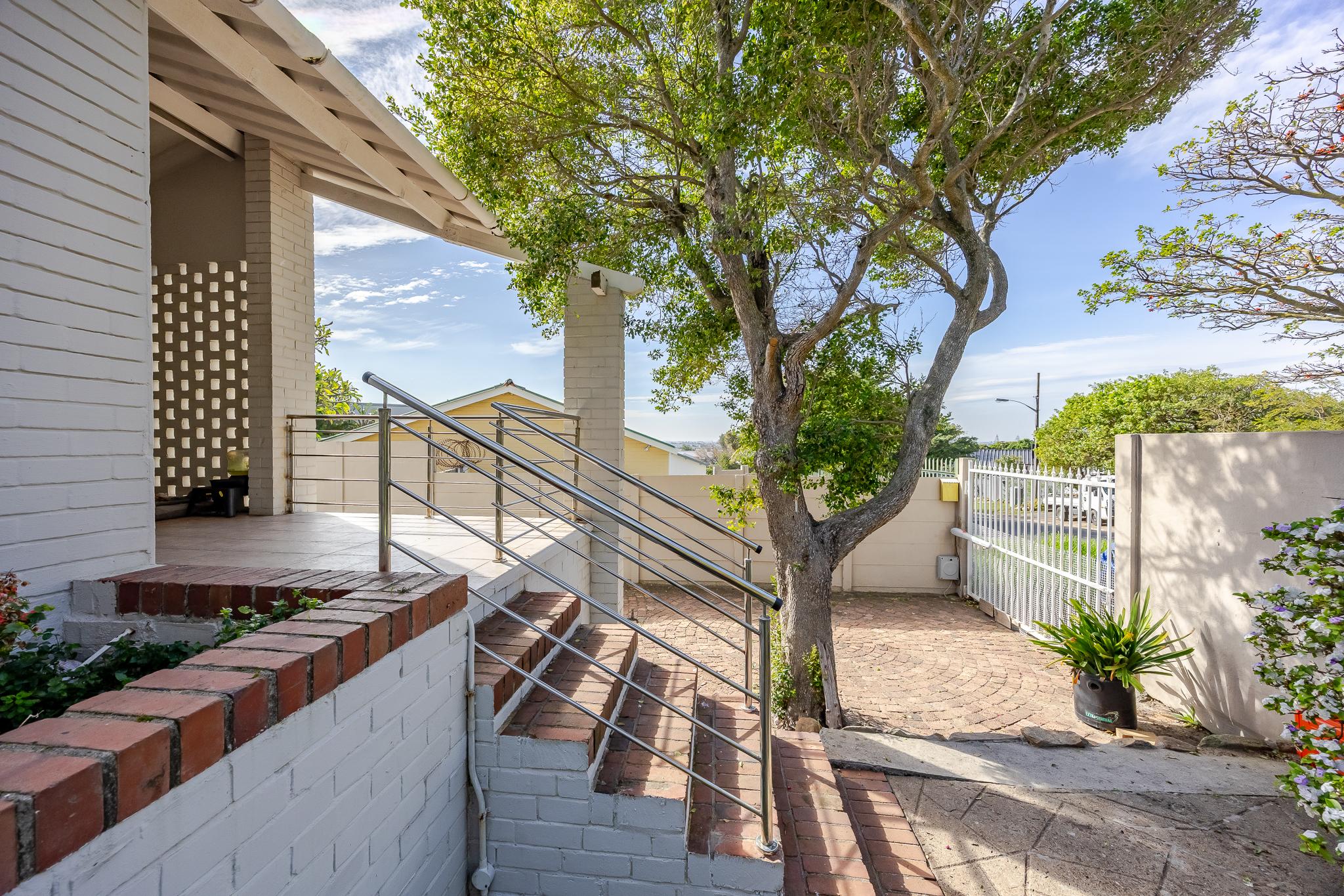 Image 4 of 6