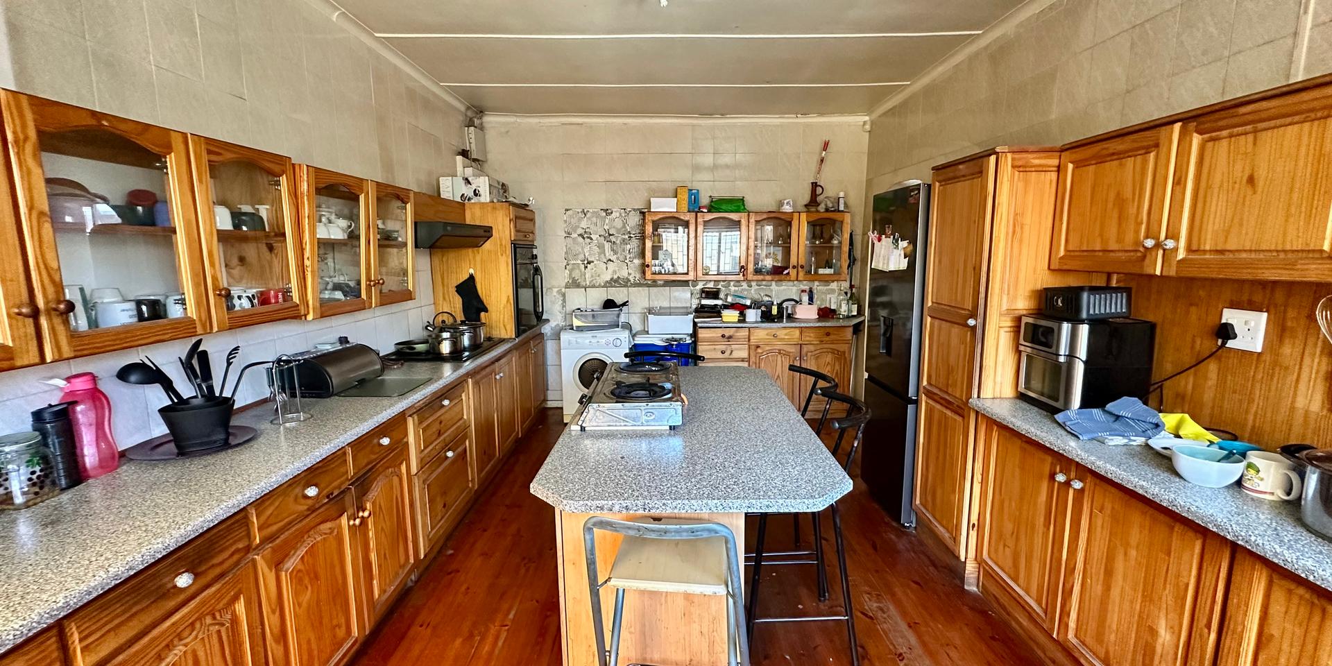 Image 4 of 6