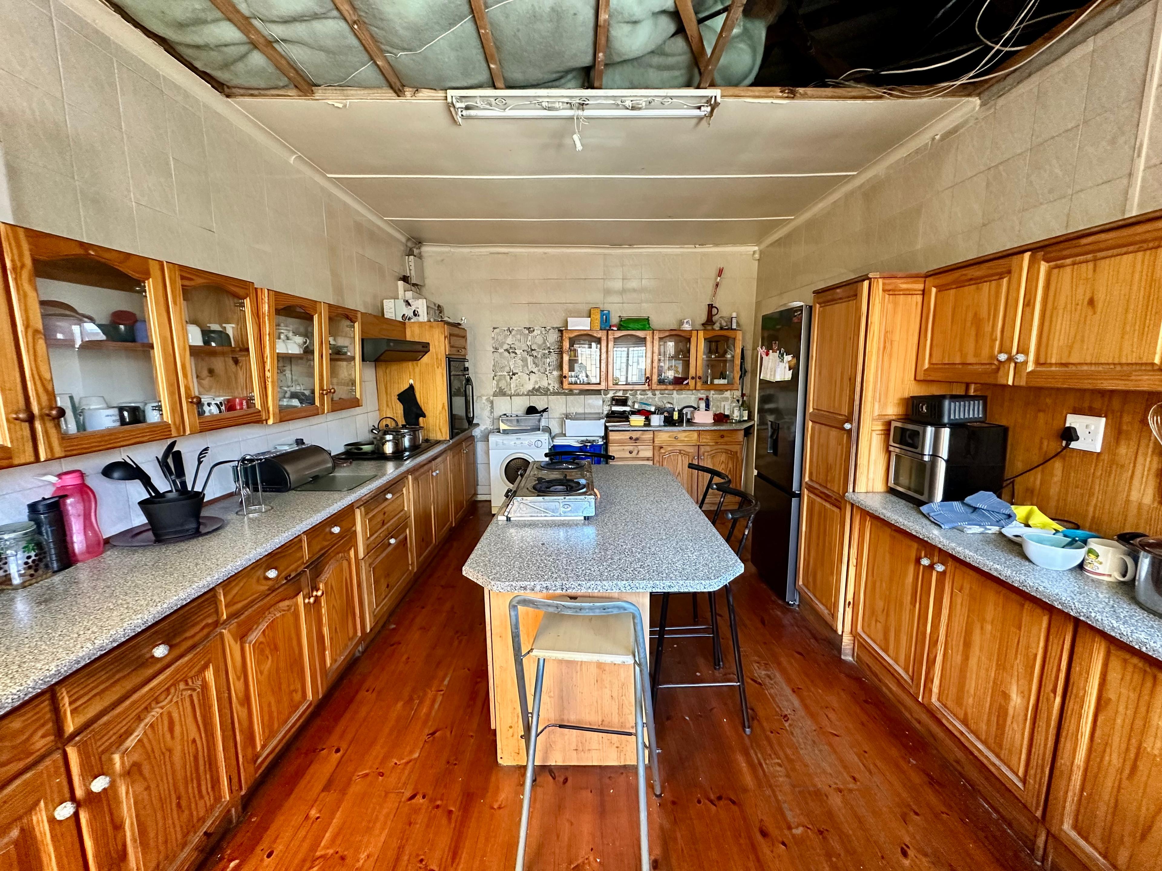 Image 4 of 6