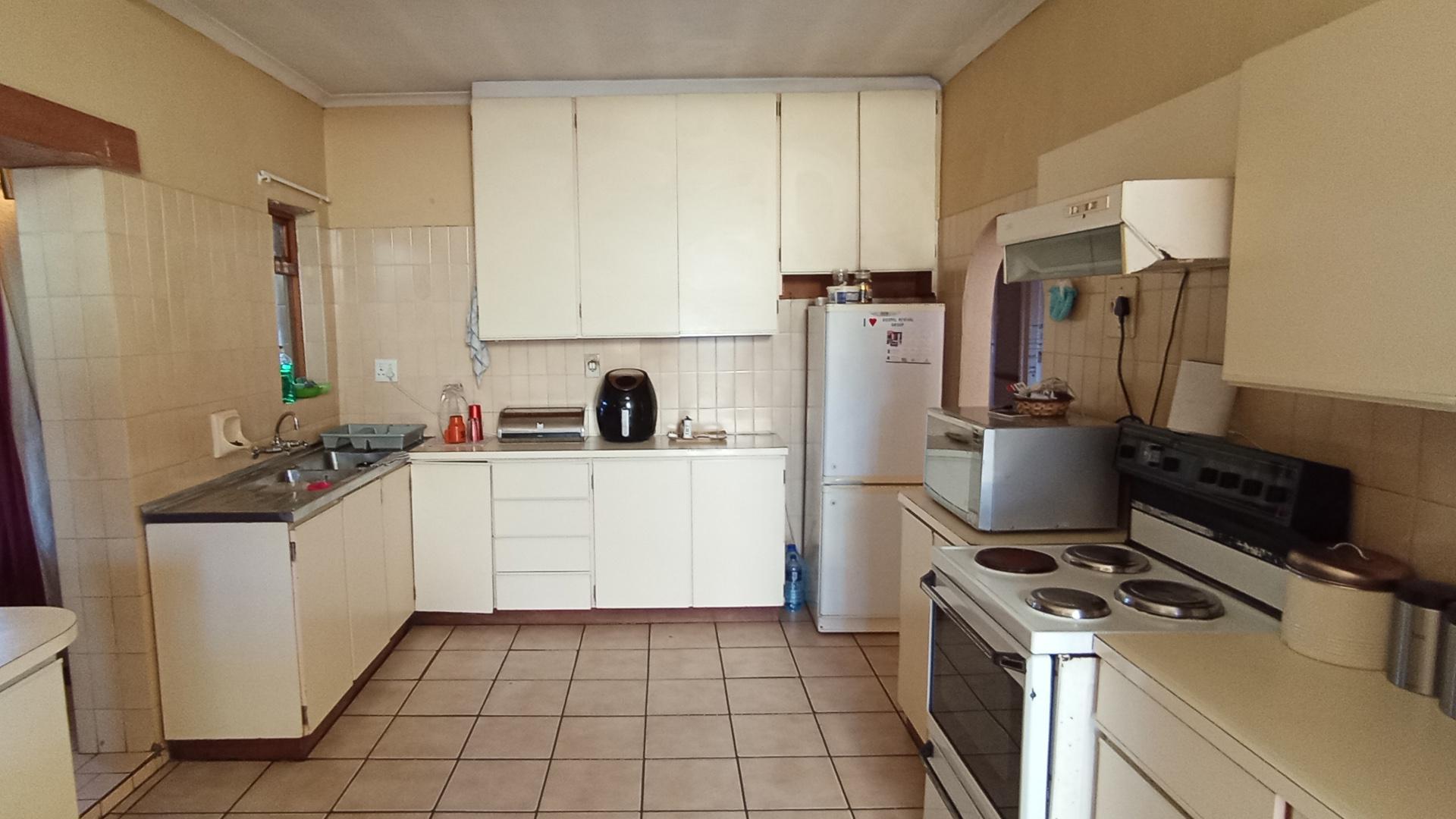 Image 4 of 6