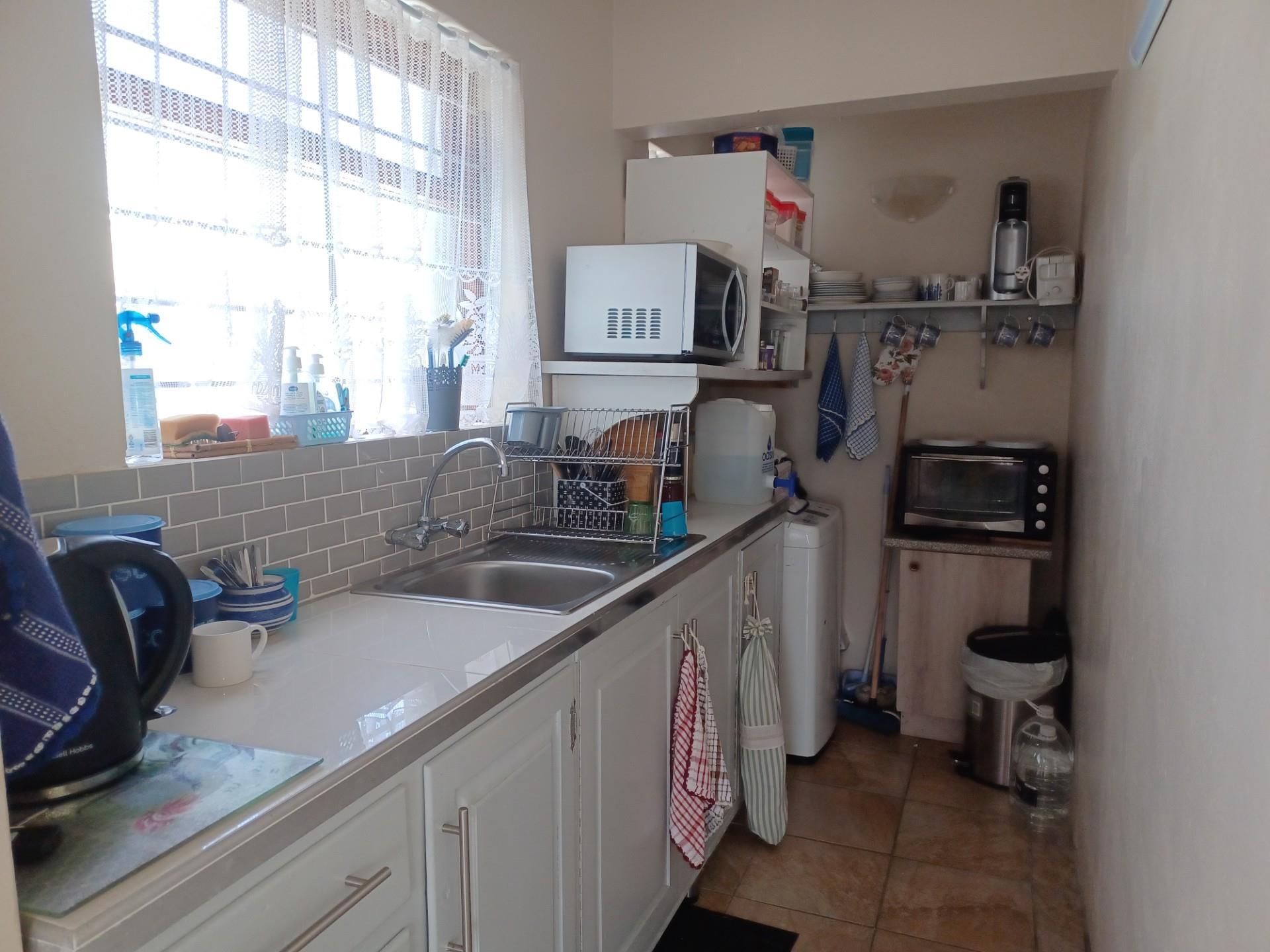 Image 4 of 6