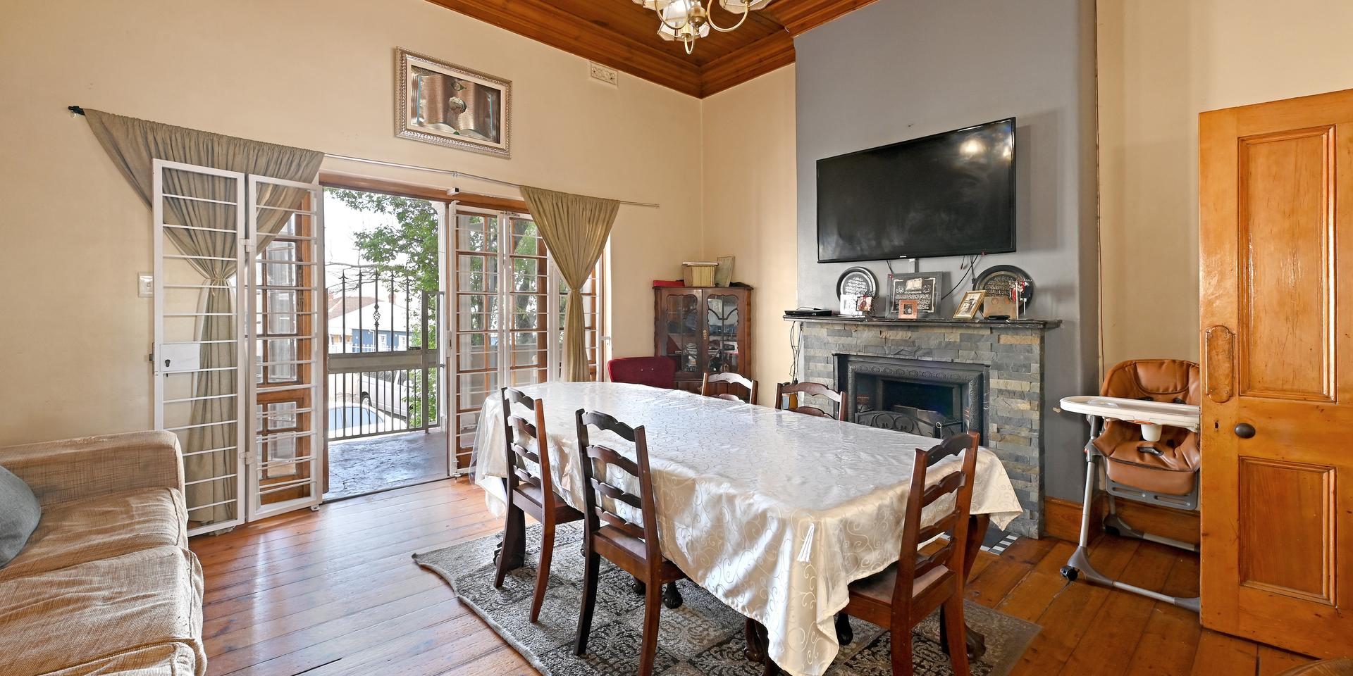 Image 4 of 6