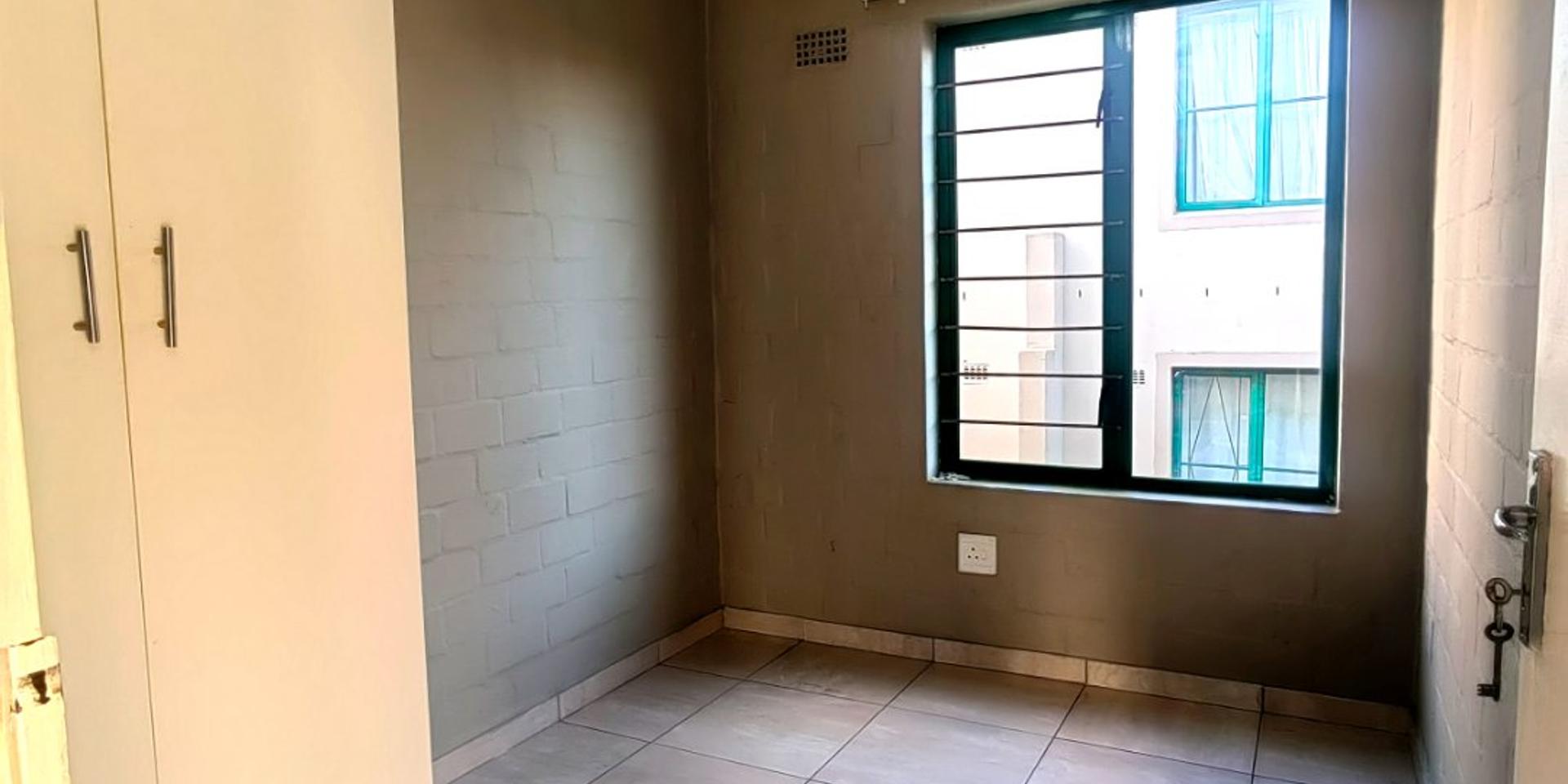 Image 4 of 6