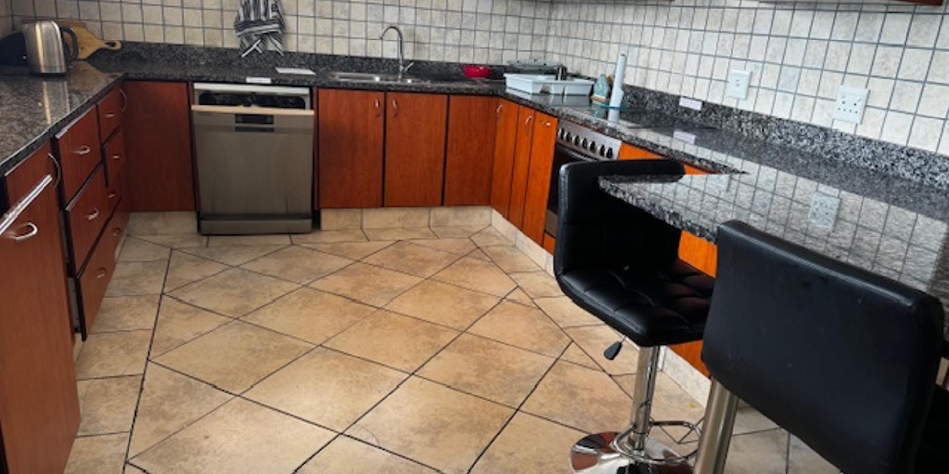 Image 4 of 6